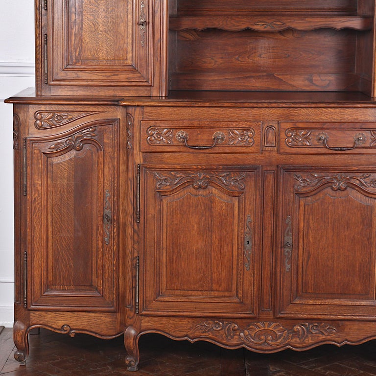 Vintage Carved Oak Buffet or Hutch In Good Condition For Sale In Vancouver, British Columbia