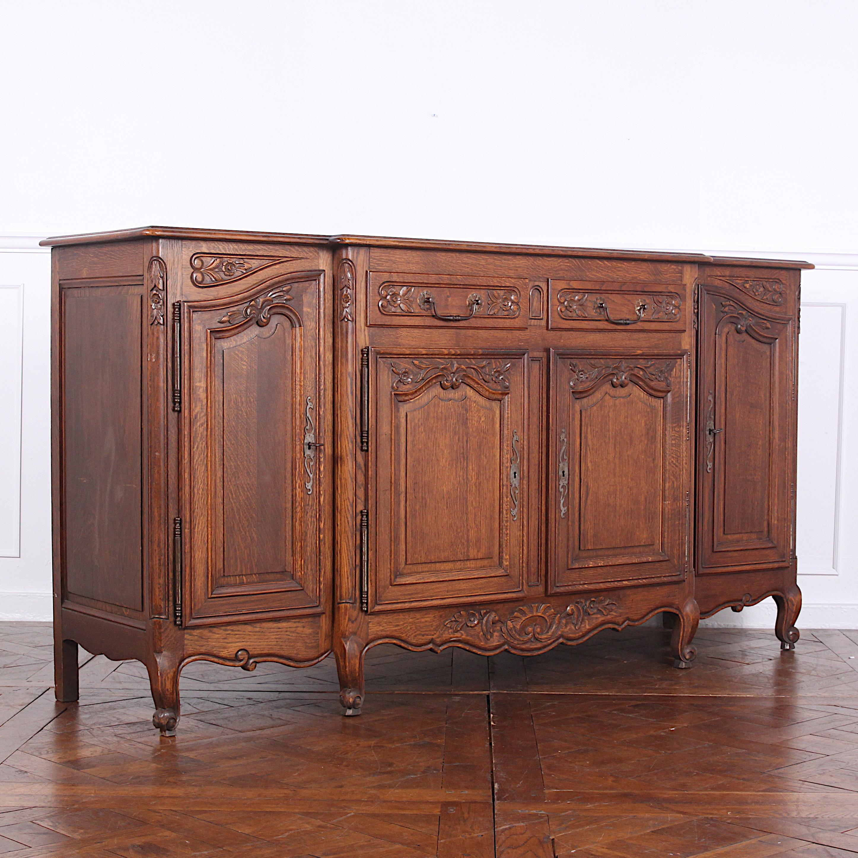 Mid-20th Century Vintage Carved Oak Buffet or Hutch