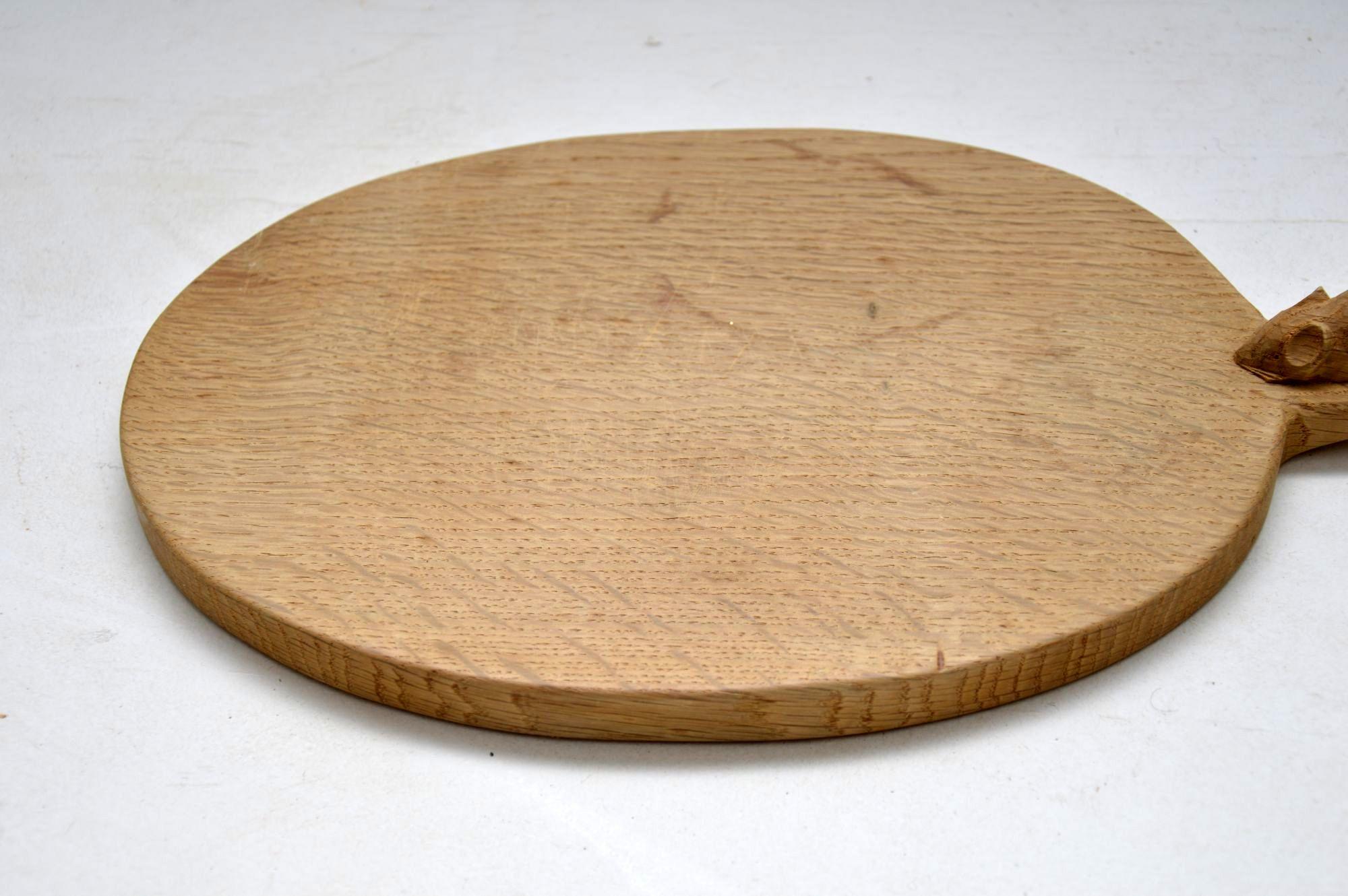 Vintage Carved Oak Cheeseboard by Robert ‘Mouseman’ Thompson In Good Condition In London, GB
