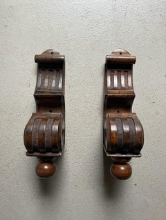 Porte-tringle à rideaux vintage en Oak Oak sculpté, Belgique