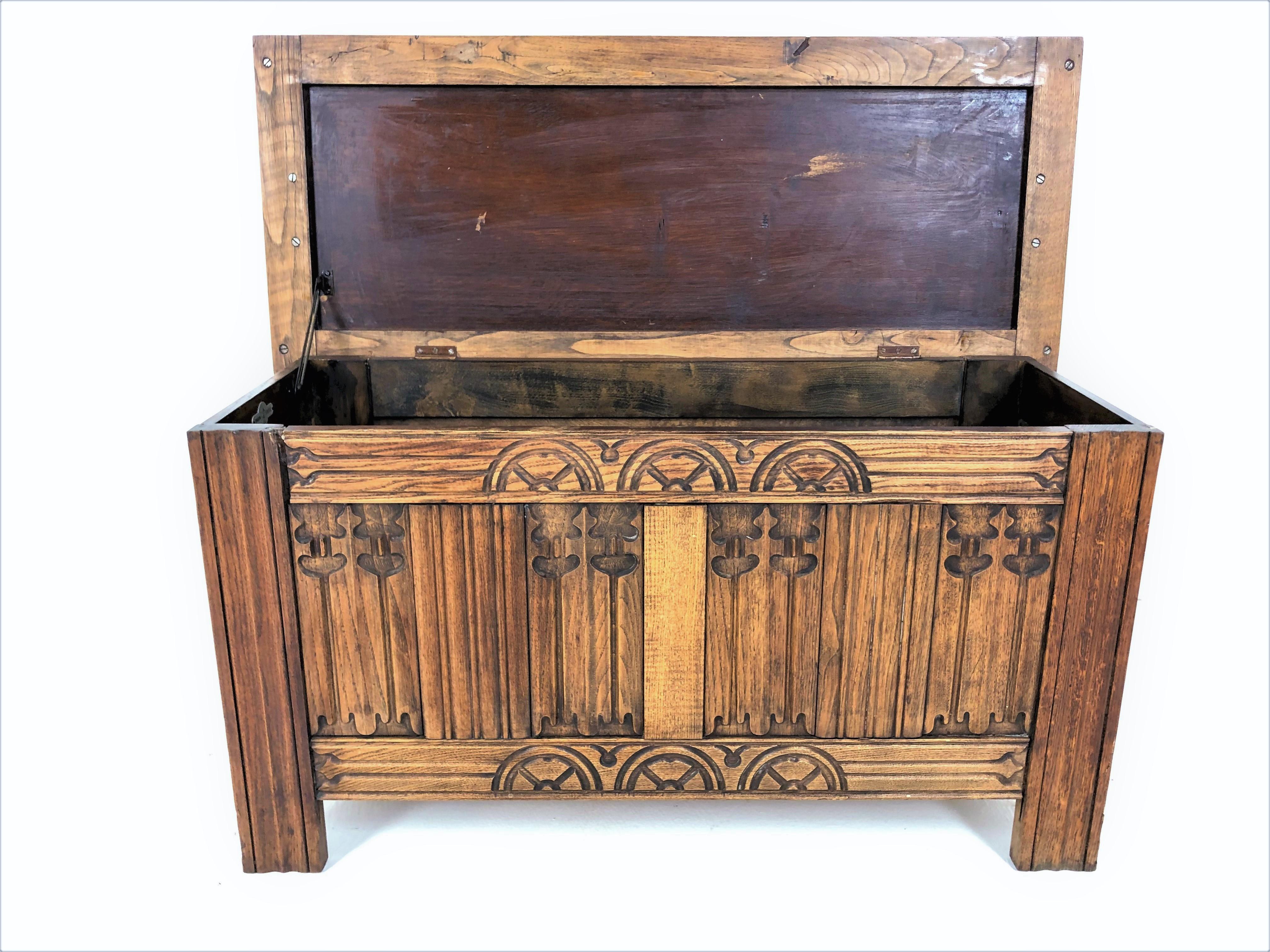 Mid-20th Century Vintage Carved Oak Linen Fold Blanket Box, Table, Trunk, Scotland 1930, H853 For Sale