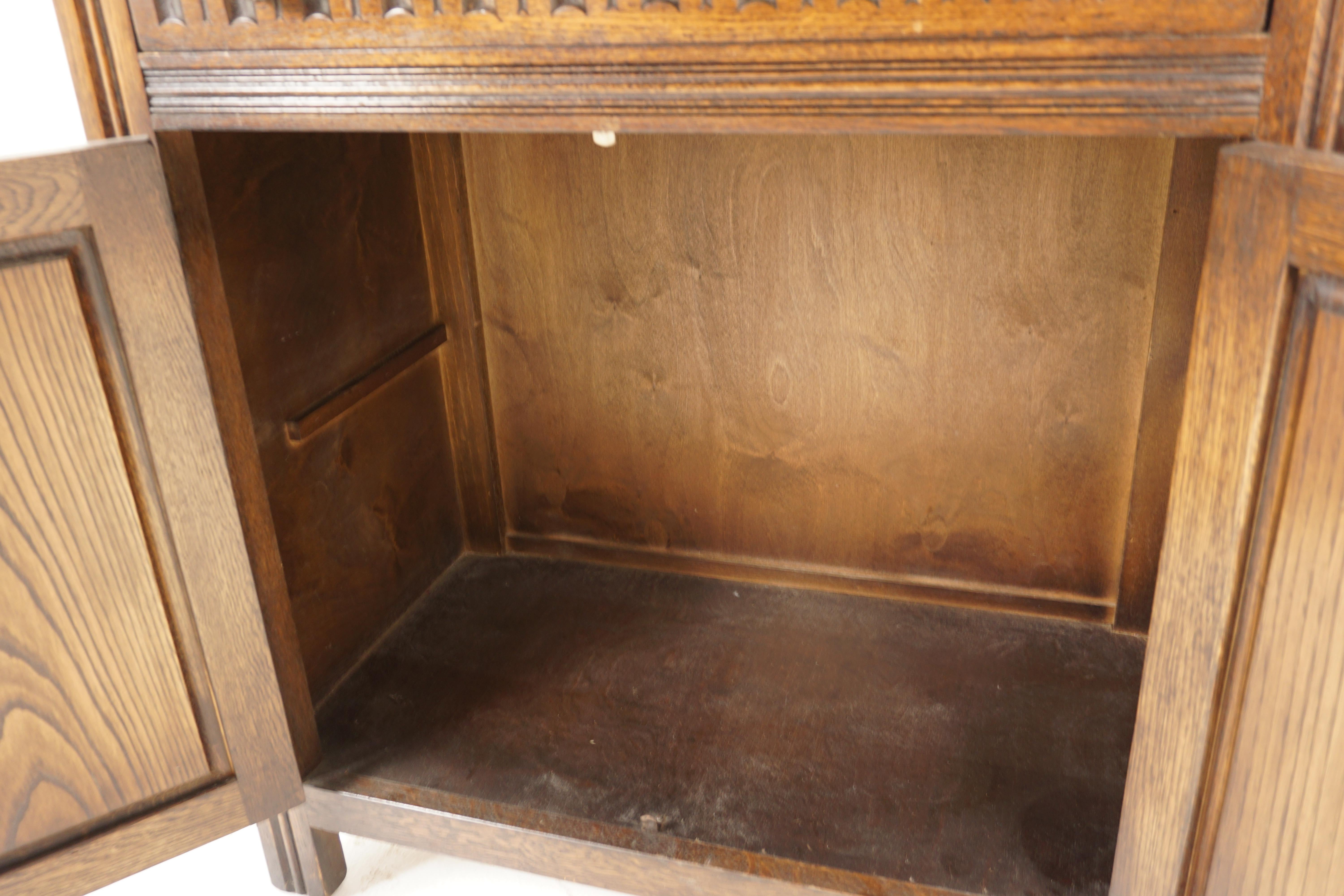 Mid-20th Century Vintage Carved Oak Linen Fold Cocktail Cabinet, Bar Cabinet, Scotland 1940, H115