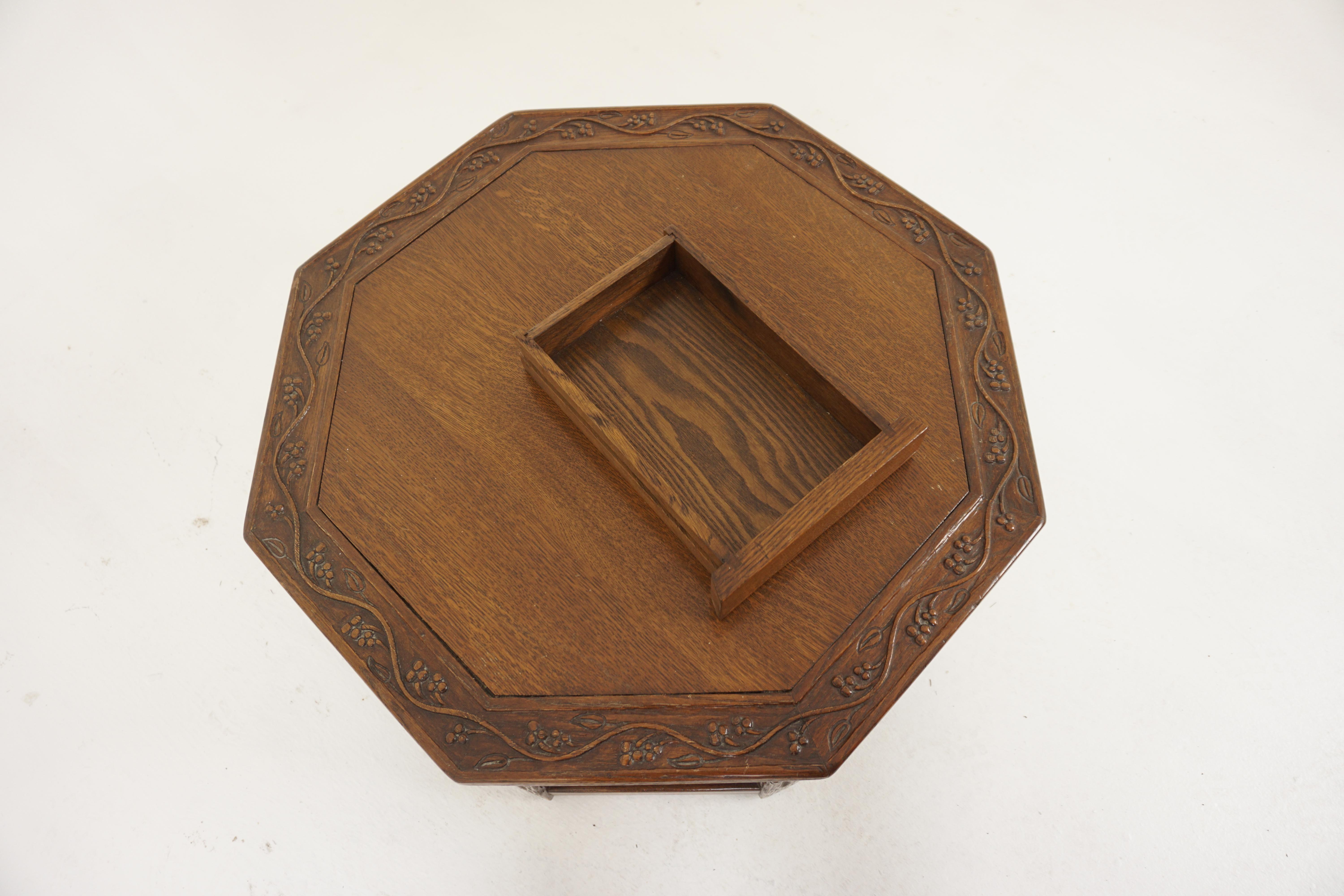 Milieu du XIXe siècle Table basse octogonale en chêne sculpté avec tiroir, américaine 1950, H1196 en vente