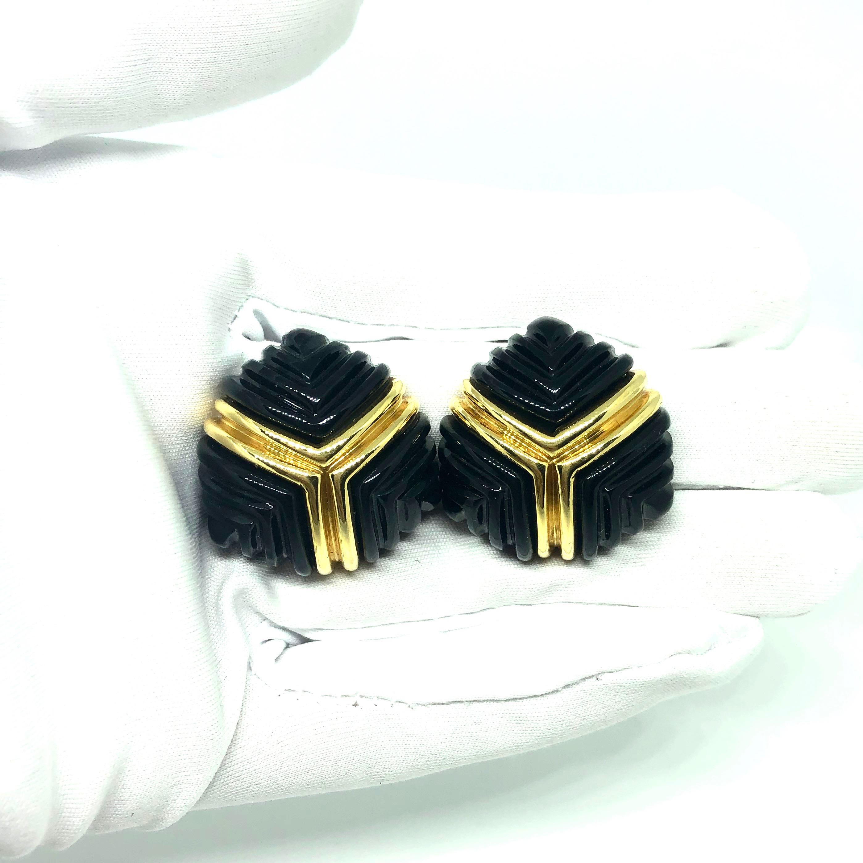 Women's or Men's Vintage Carved Onyx and Yellow Gold Earrings