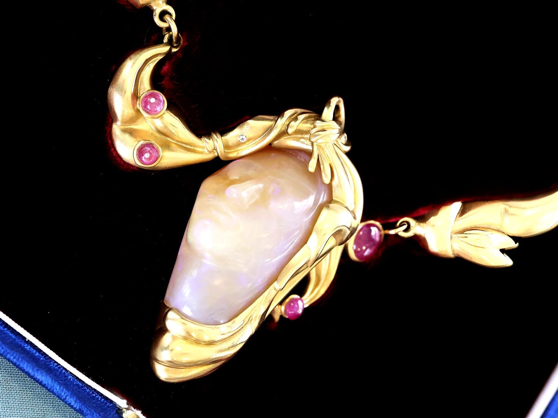 Vintage Carved Opal 4.80ct Ruby and Diamond Necklace in 18k Yellow Gold In Excellent Condition For Sale In Jesmond, Newcastle Upon Tyne