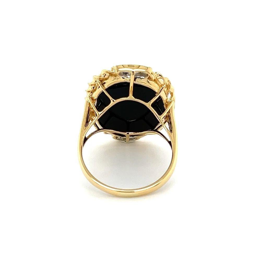 Vintage Carved Oval Onyx Cameo and Diamond Gold Ring In Excellent Condition In Montreal, QC