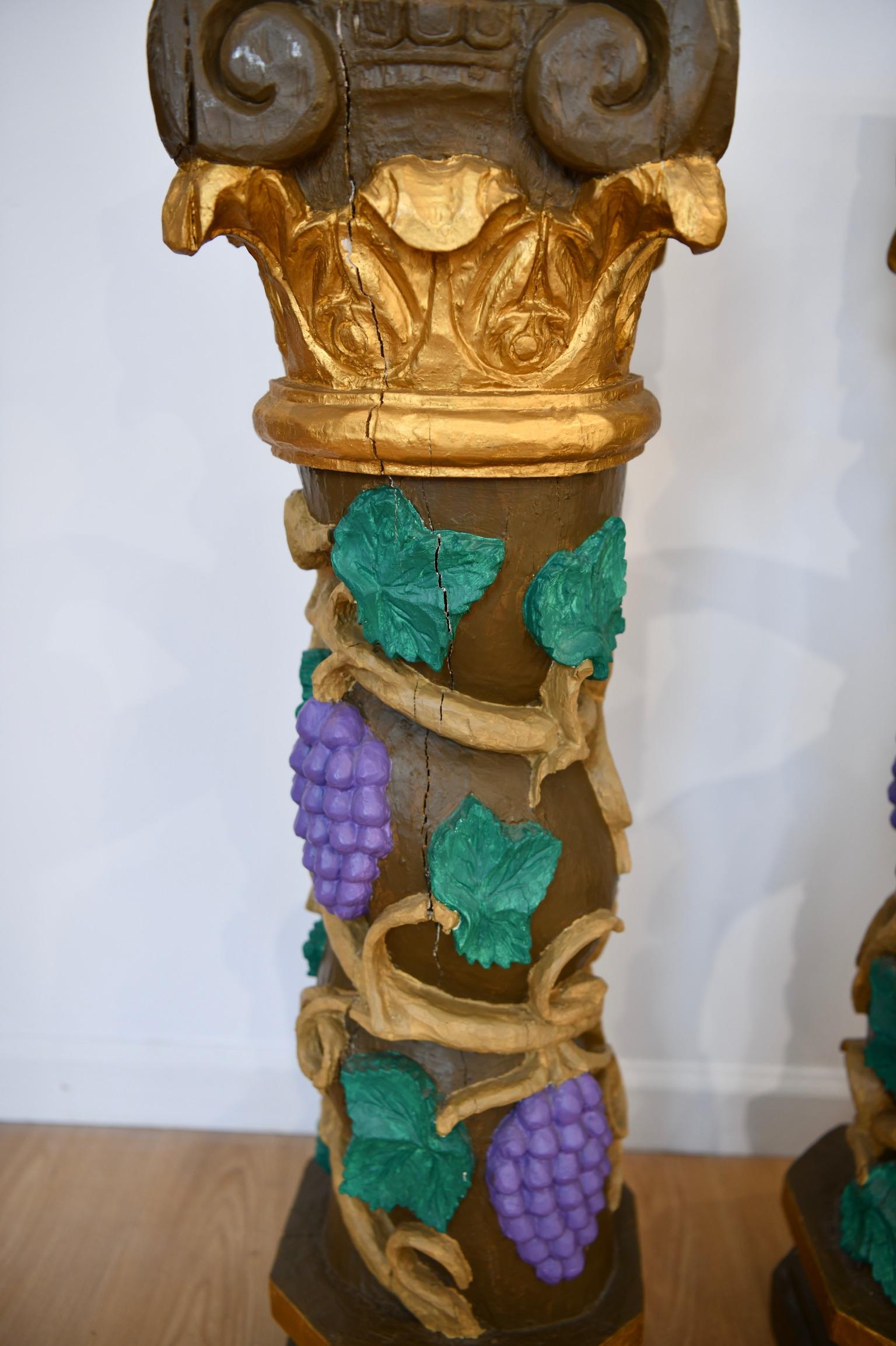 20ième siècle Vintage Carved & Paint Decorated Wood Pedestals (piédestaux en bois) en vente