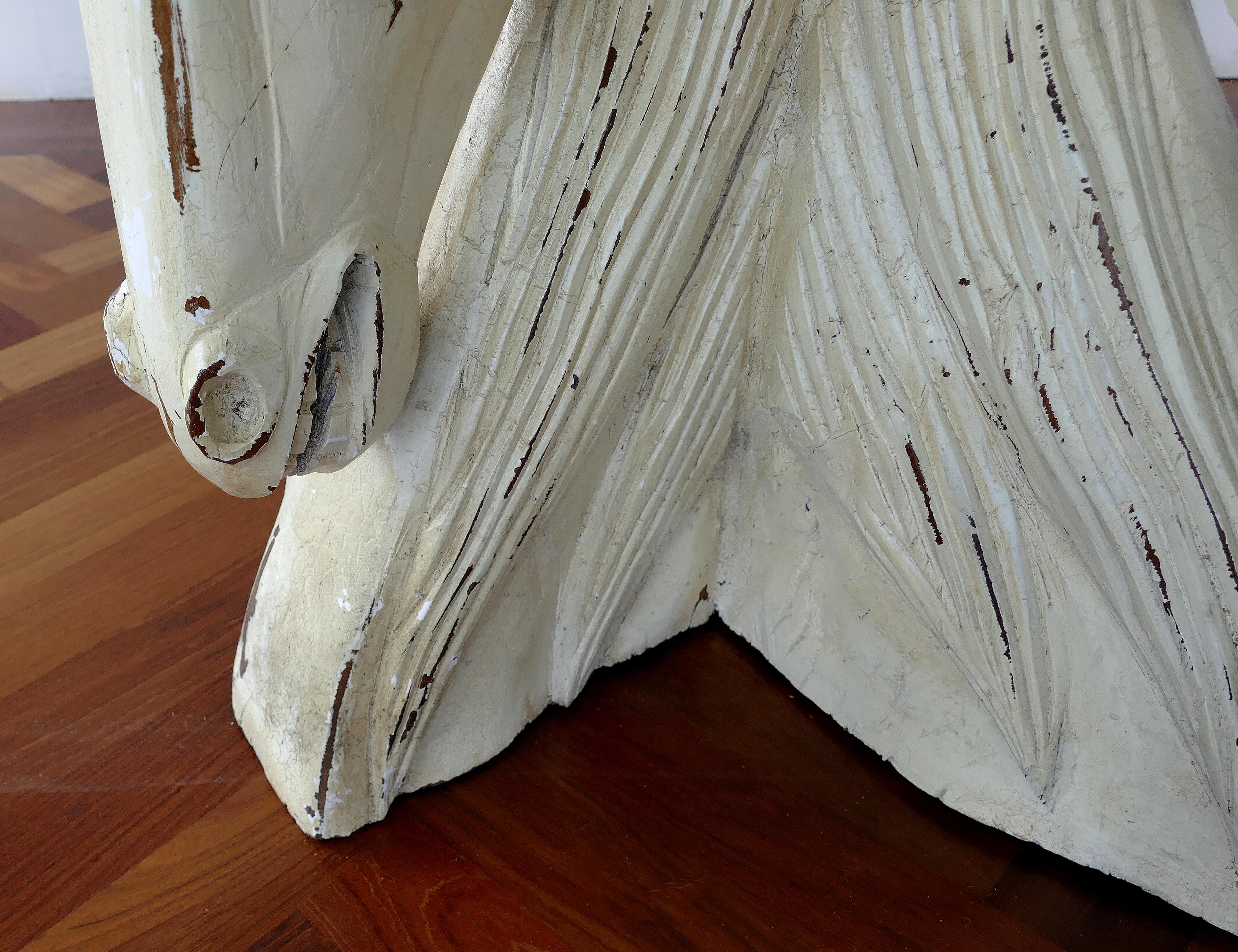 XXIe siècle et contemporain Table de salle à manger vintage en bois sculpté et peint avec têtes de chevaux et plateau en verre
