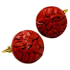 Boucles d'oreilles clips vintage en cinabre rouge sculpté