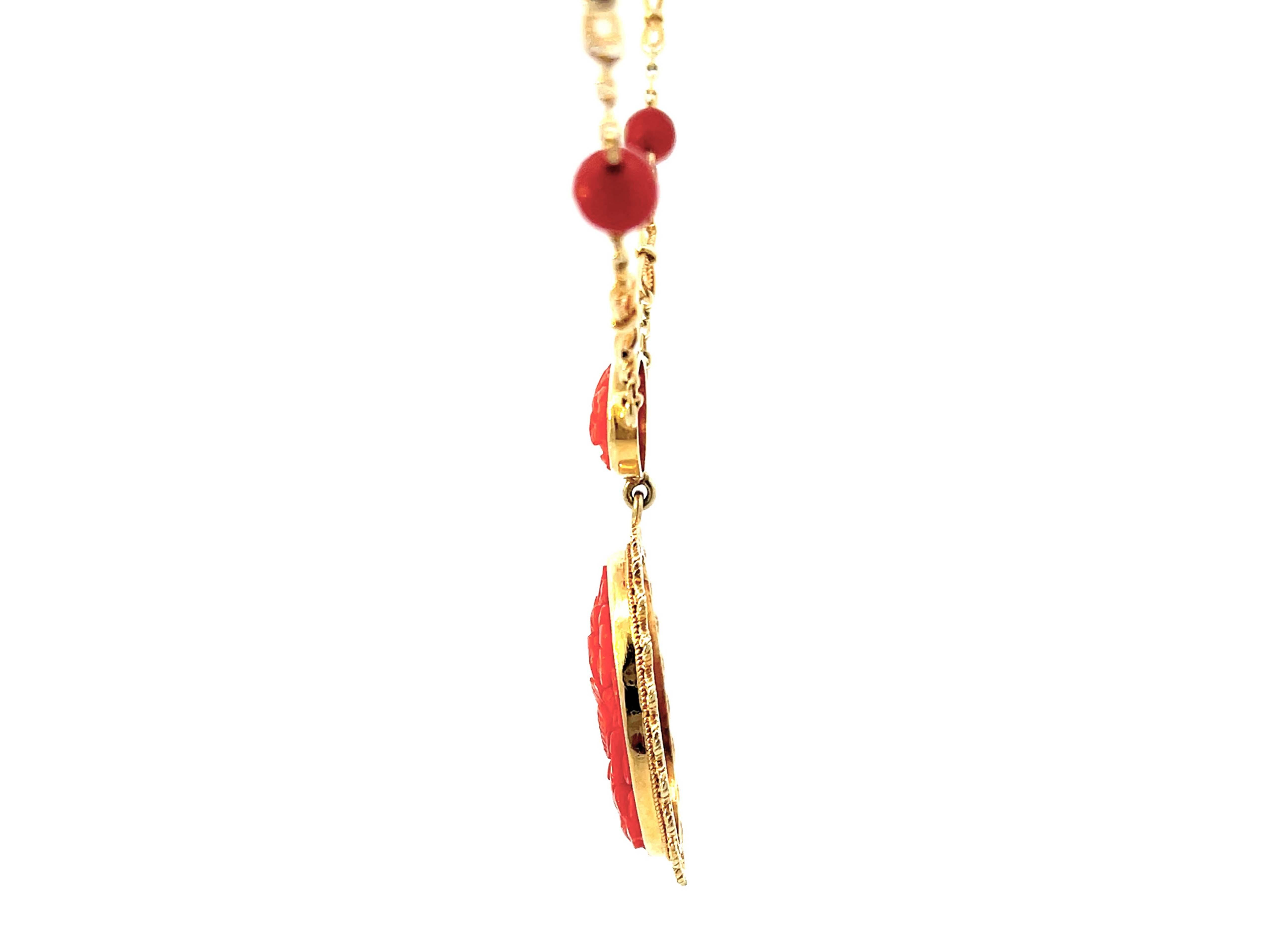 Geschnitzte rote Koralle Vintage-Halskette mit floralem Design aus 14 Karat Gelbgold im Zustand „Hervorragend“ im Angebot in Honolulu, HI