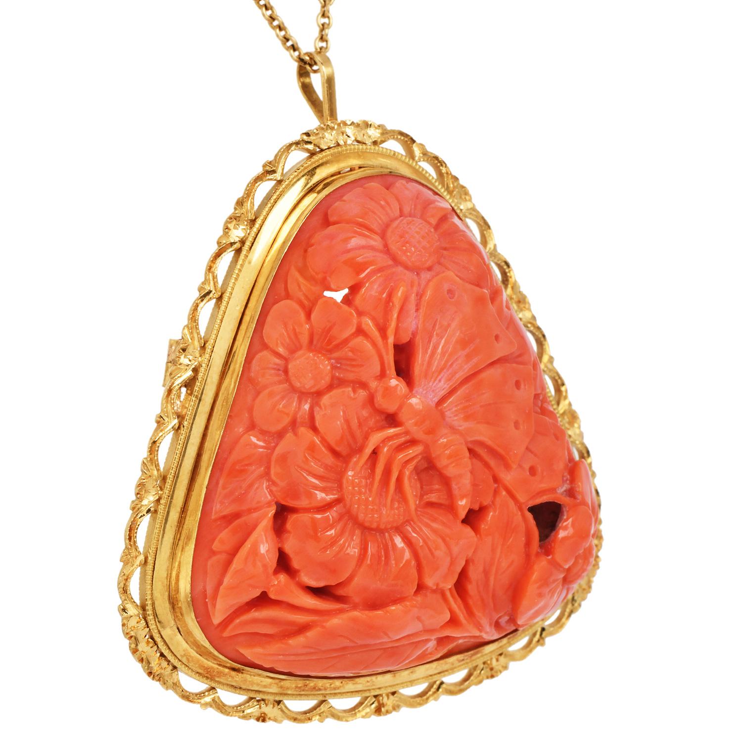 Geschnitzte Vintage-Brosche mit Anhänger, Lachs Koralle Schmetterling Garten 18K Gold im Zustand „Hervorragend“ im Angebot in Miami, FL