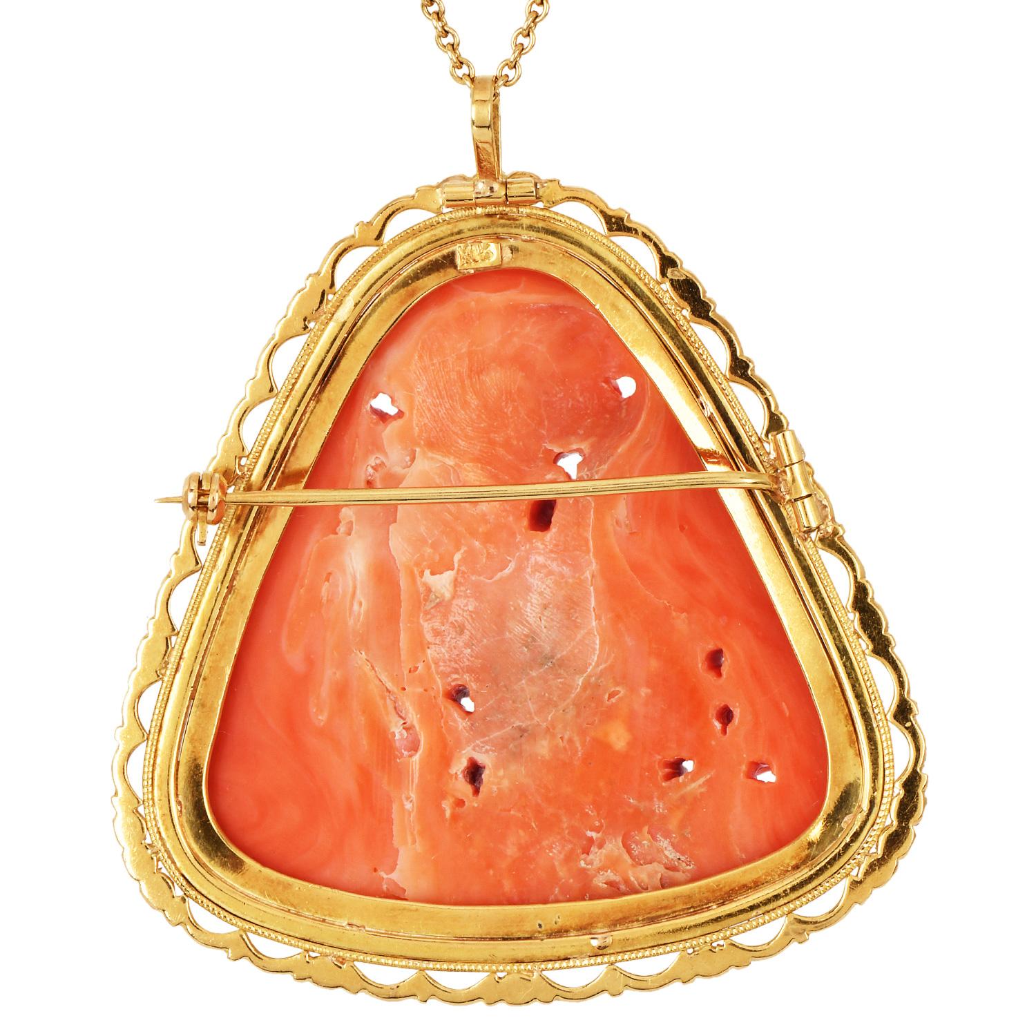 Geschnitzte Vintage-Brosche mit Anhänger, Lachs Koralle Schmetterling Garten 18K Gold für Damen oder Herren im Angebot