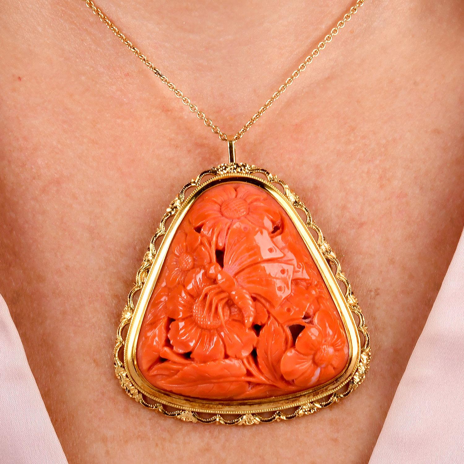 Geschnitzte Vintage-Brosche mit Anhänger, Lachs Koralle Schmetterling Garten 18K Gold im Angebot 2
