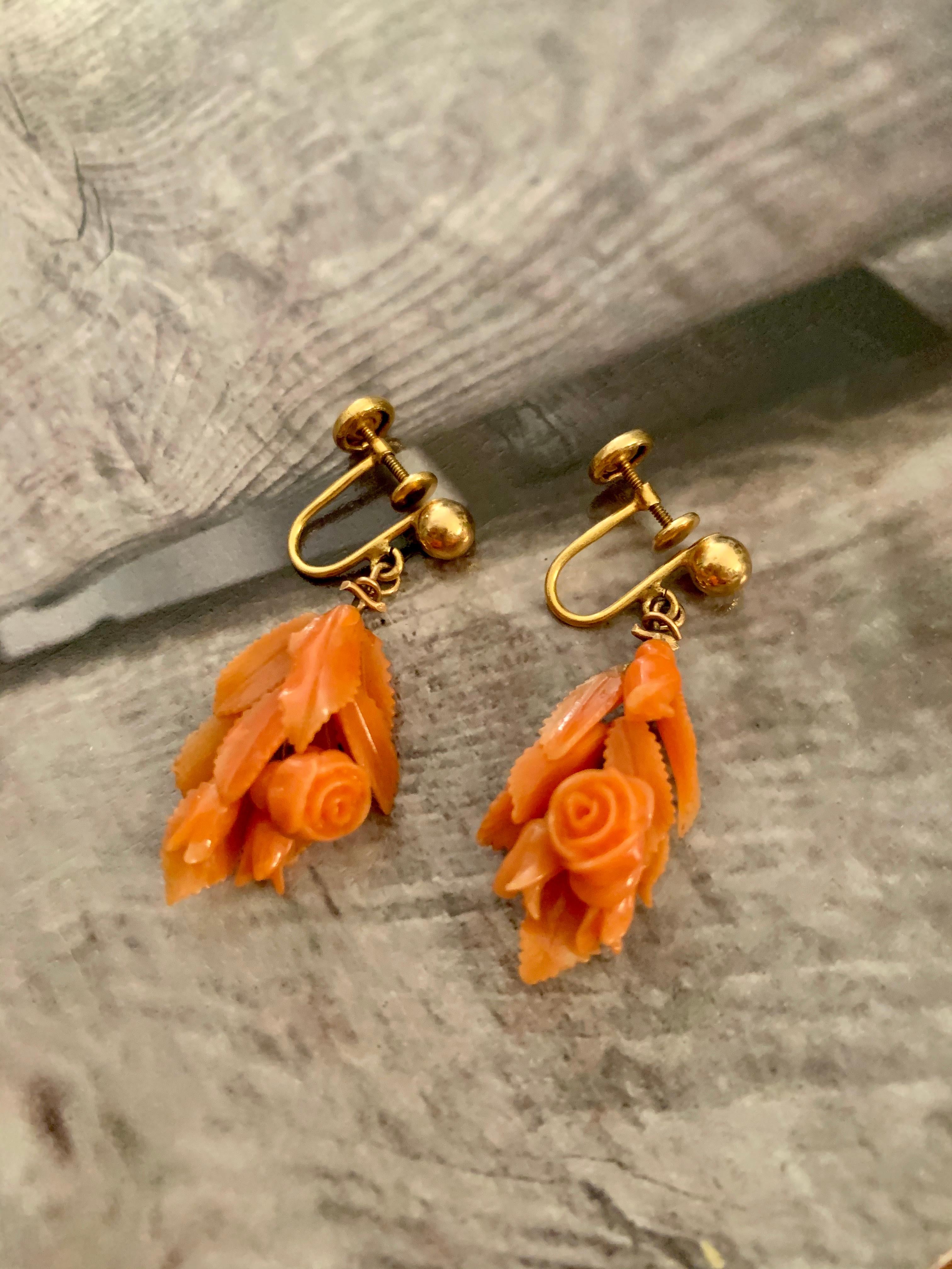 Vintage Carved Salmon Coral Floral 14 Karat Yellow Gold Screw Back Drop Earrings In Good Condition In St. Louis Park, MN