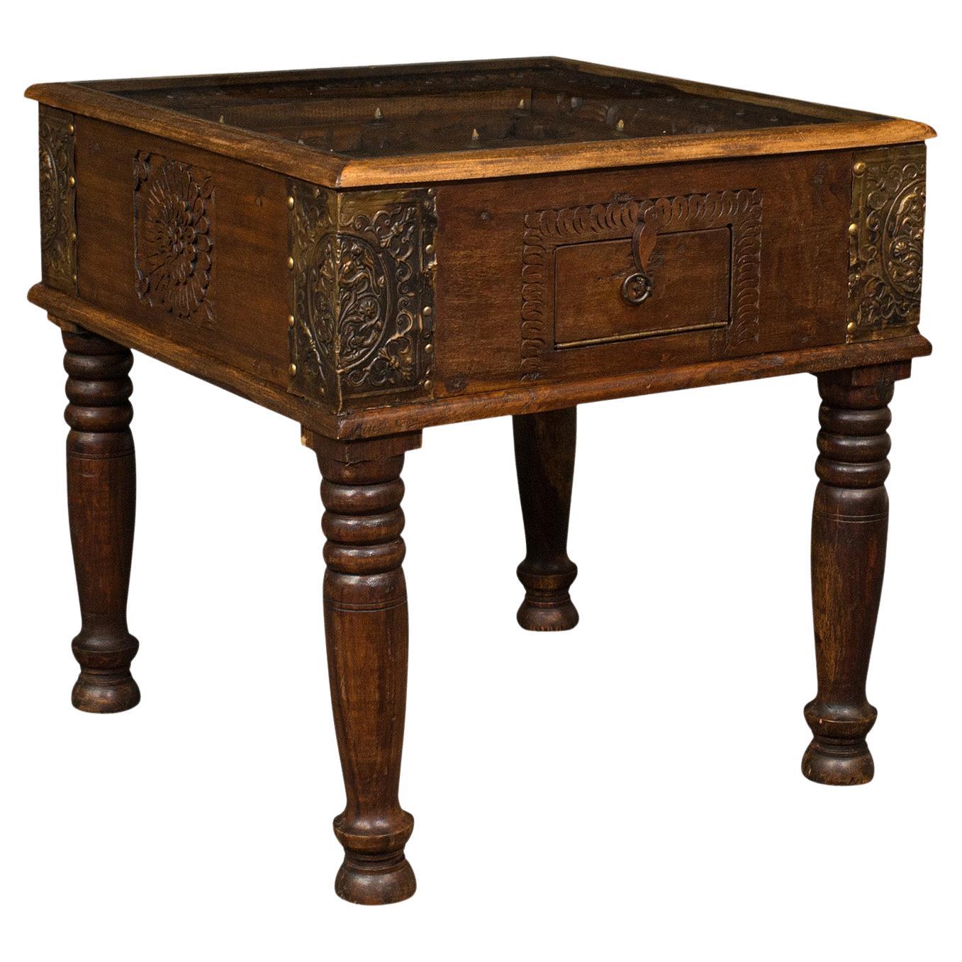 Geschnitzter Vintage- Spice-Tisch, fernöstlicher, Glasaufsatz, Couchtisch, Lampe, Art déco