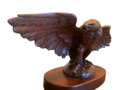 Aigle en bois vintage sculpté à ailes déployées