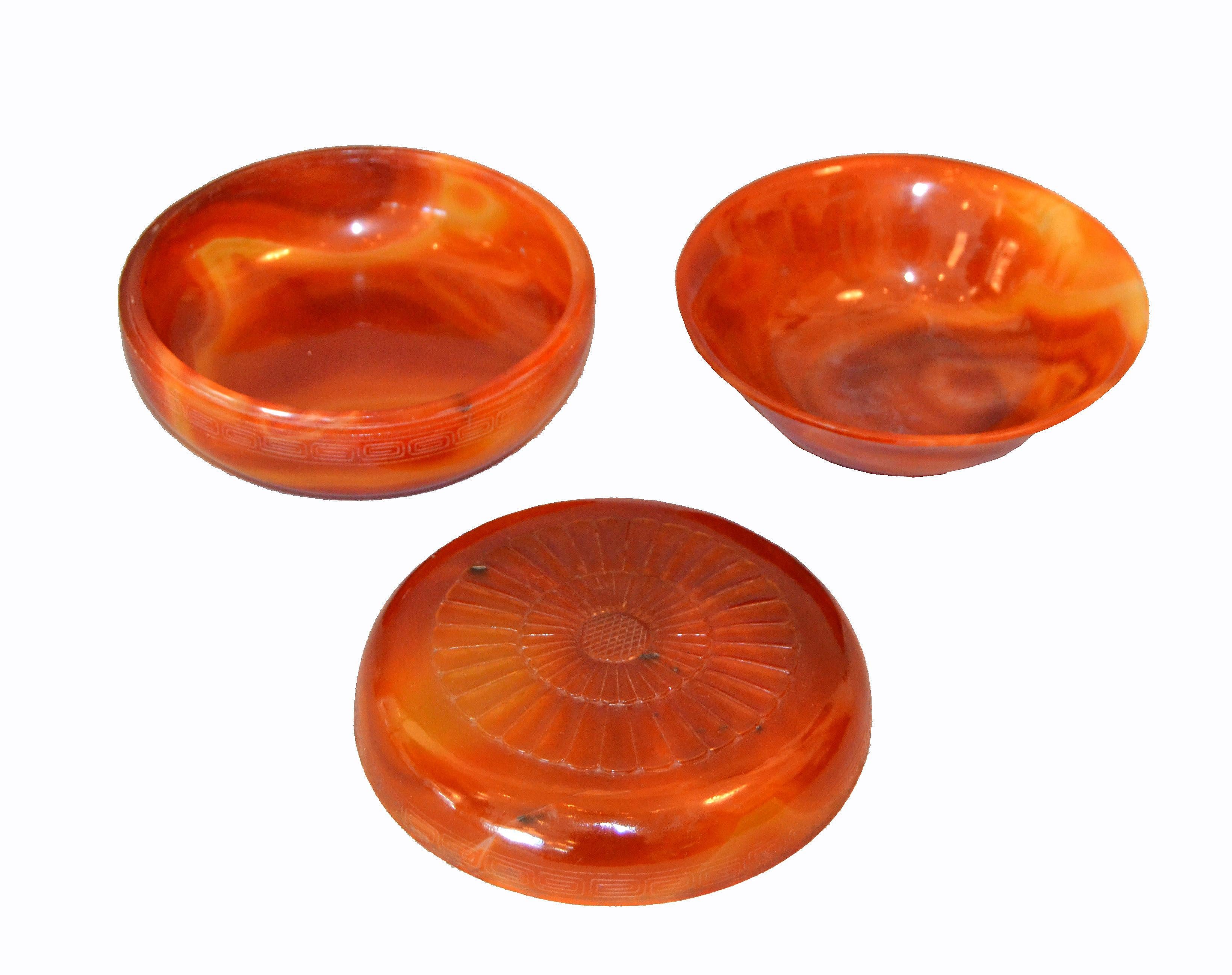 Decorative vintage set of carved stone agate box and bowl in amber color.
Please not the stunning pattern of the stone and the carvings around the lidded bowl.
Superb craftsmanship for your table decoration.