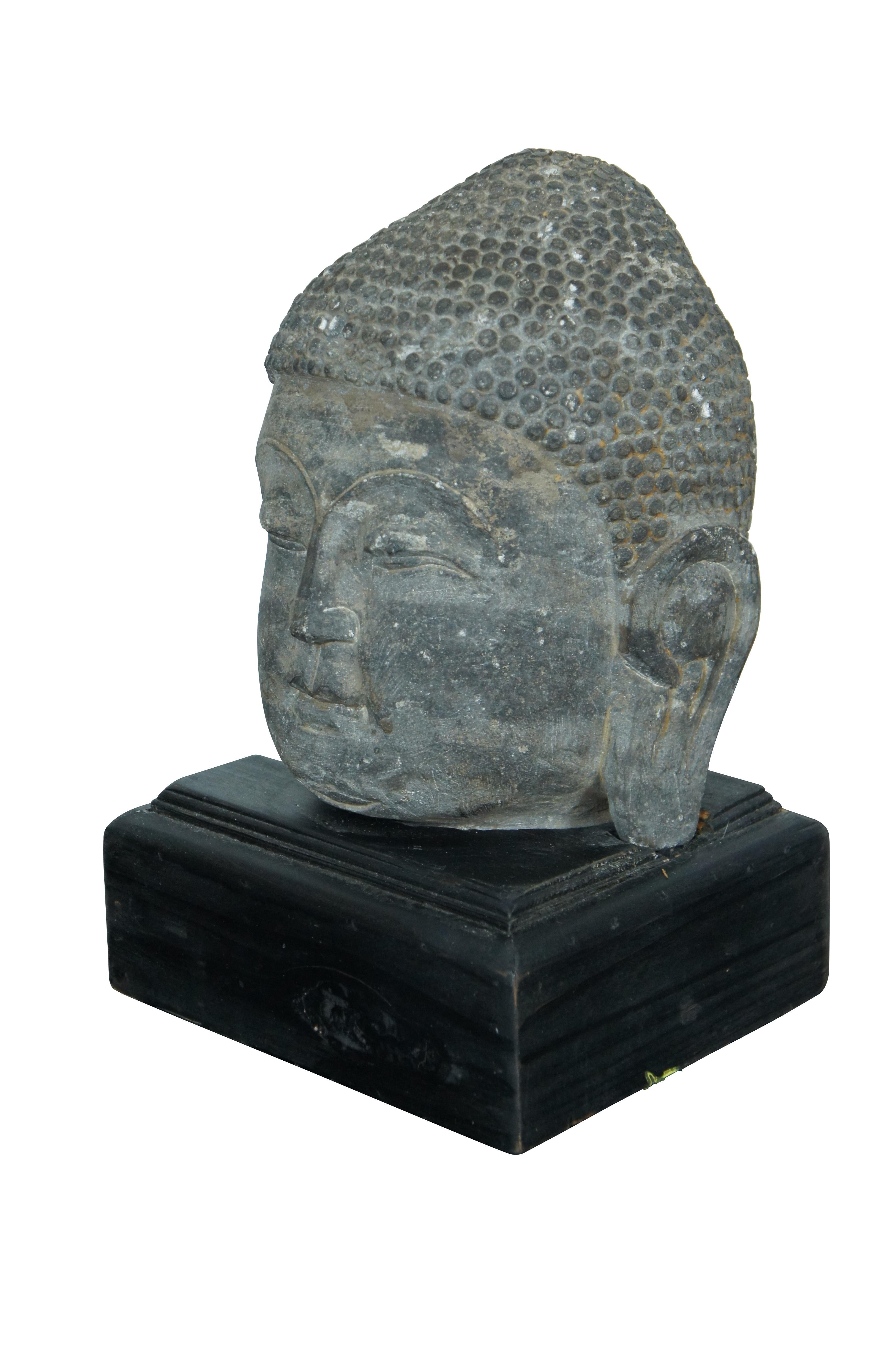Cineserie Vintage A. Stone, statua di Buddha in meditazione con busto e piedistallo in legno da 12 pollici in vendita