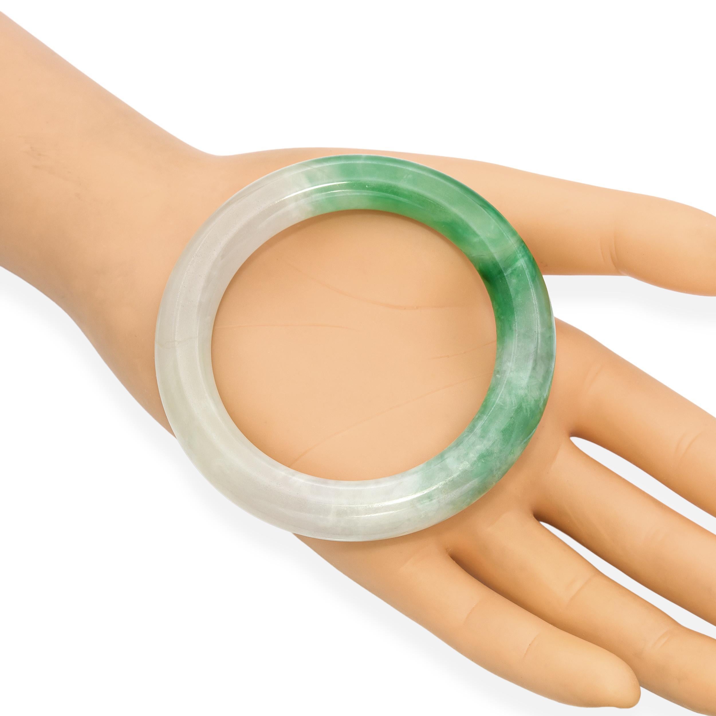 Taille ronde Bracelet Vintage en Jadeite Variegated Jade Bangle en vente