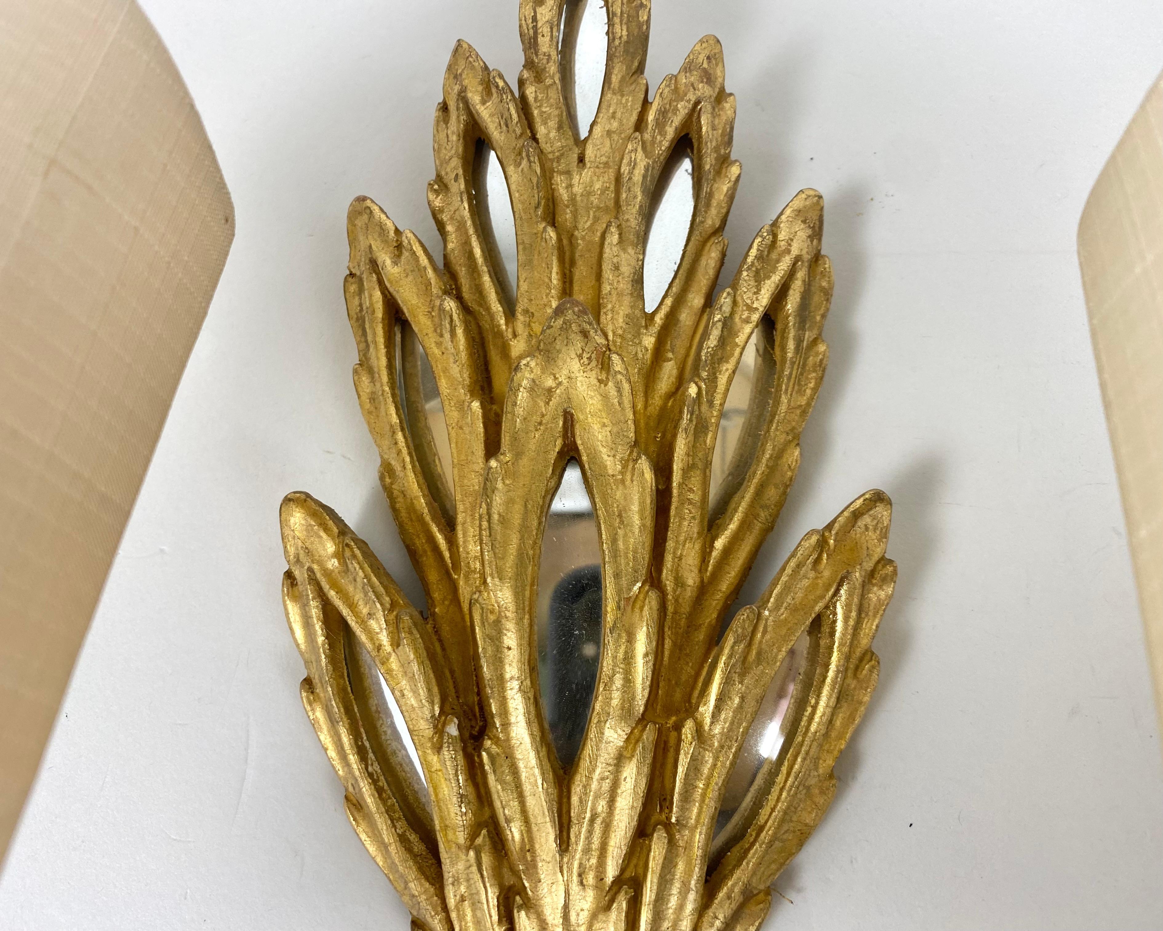 Vintage Carved Wall Sconce Empire Gilded Metal & Wood, Italy, 1950s In Good Condition For Sale In Bastogne, BE
