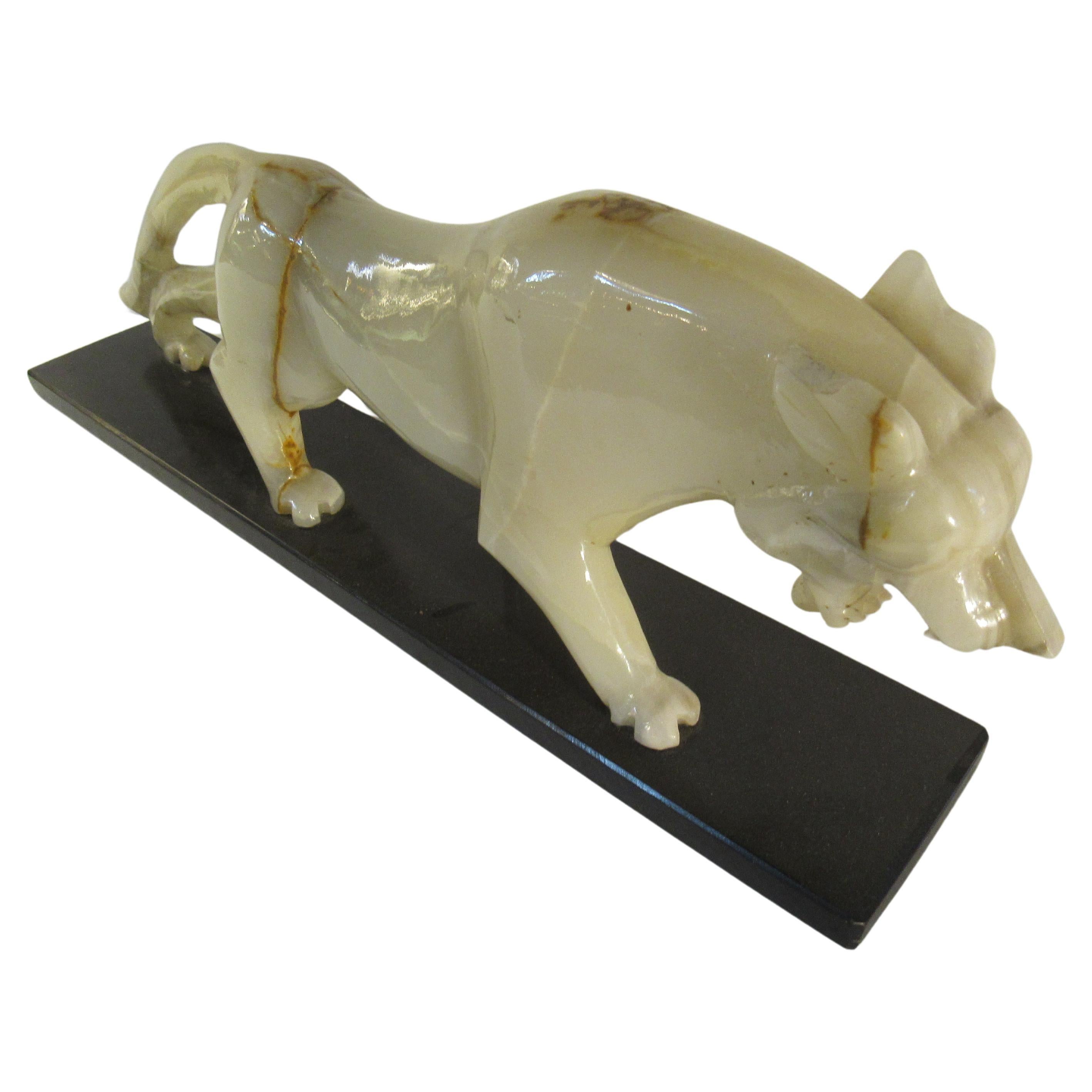 Geschnitzter Panther aus weißer Jade, Vintage im Angebot