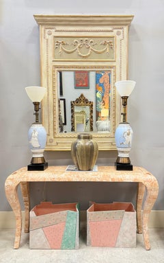 Specchio Trumeau d'epoca in legno intagliato e smussato in stile Luigi XVI, dipinto e dorato