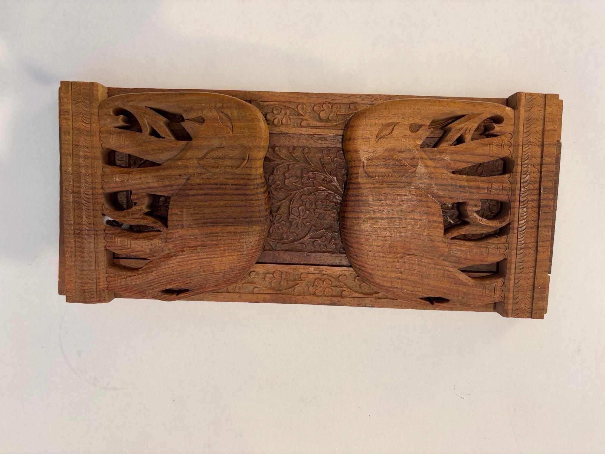 Vintage Carved Wood Expandable Elephant Bookends In Good Condition For Sale In North Hollywood, CA