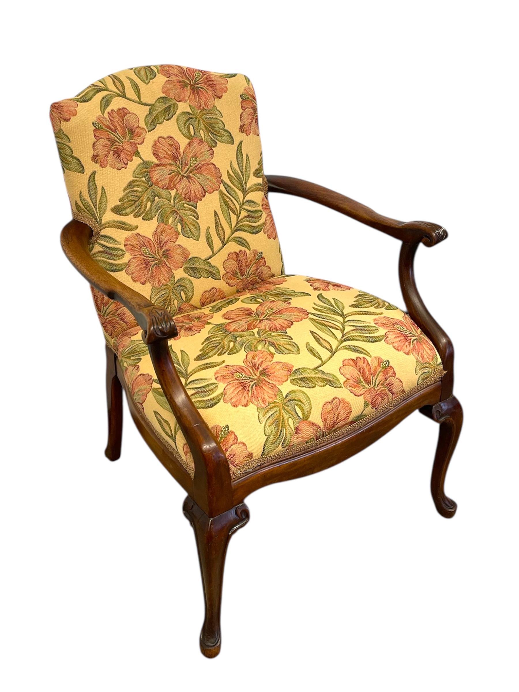 Vintage geschnitzt Wood Floral Armchair - gepolstert Akzent Stuhl mit Cabriole Bein (Moderne der Mitte des Jahrhunderts) im Angebot