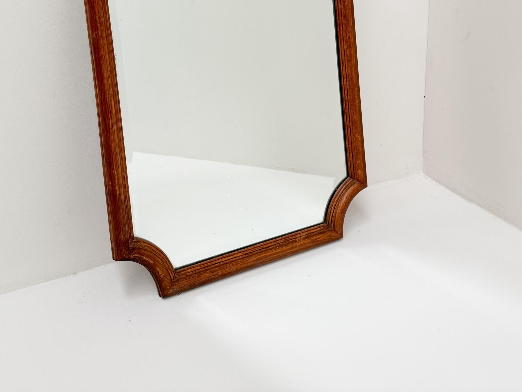 Miroir vintage en bois sculpté, miroir mural avec verre biseauté Bon état - En vente à BERKEL EN RODENRIJS, NL