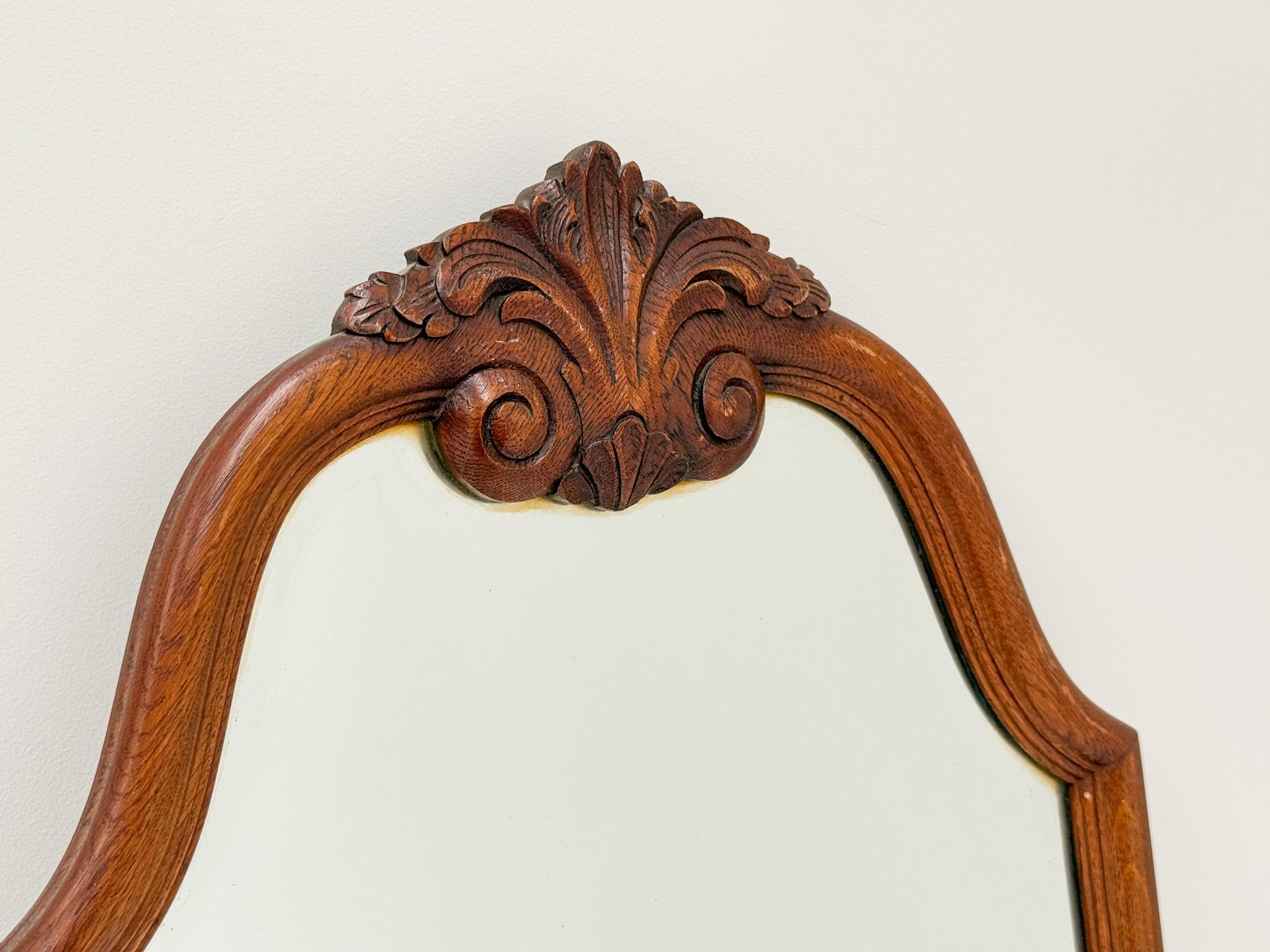 Miroir vintage en bois sculpté, miroir mural avec verre biseauté en vente 1