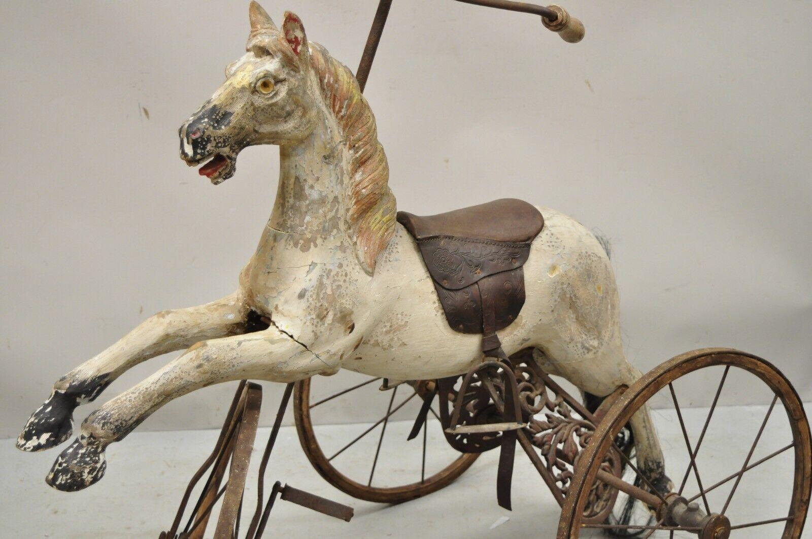 Bois Bicyclette de sport vintage en bois sculpté avec cheval et cavalier en bois en vente