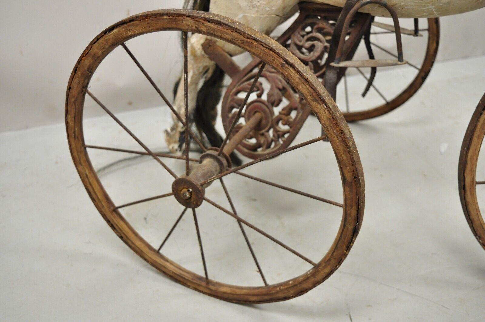 Bicyclette de sport vintage en bois sculpté avec cheval et cavalier en bois en vente 2
