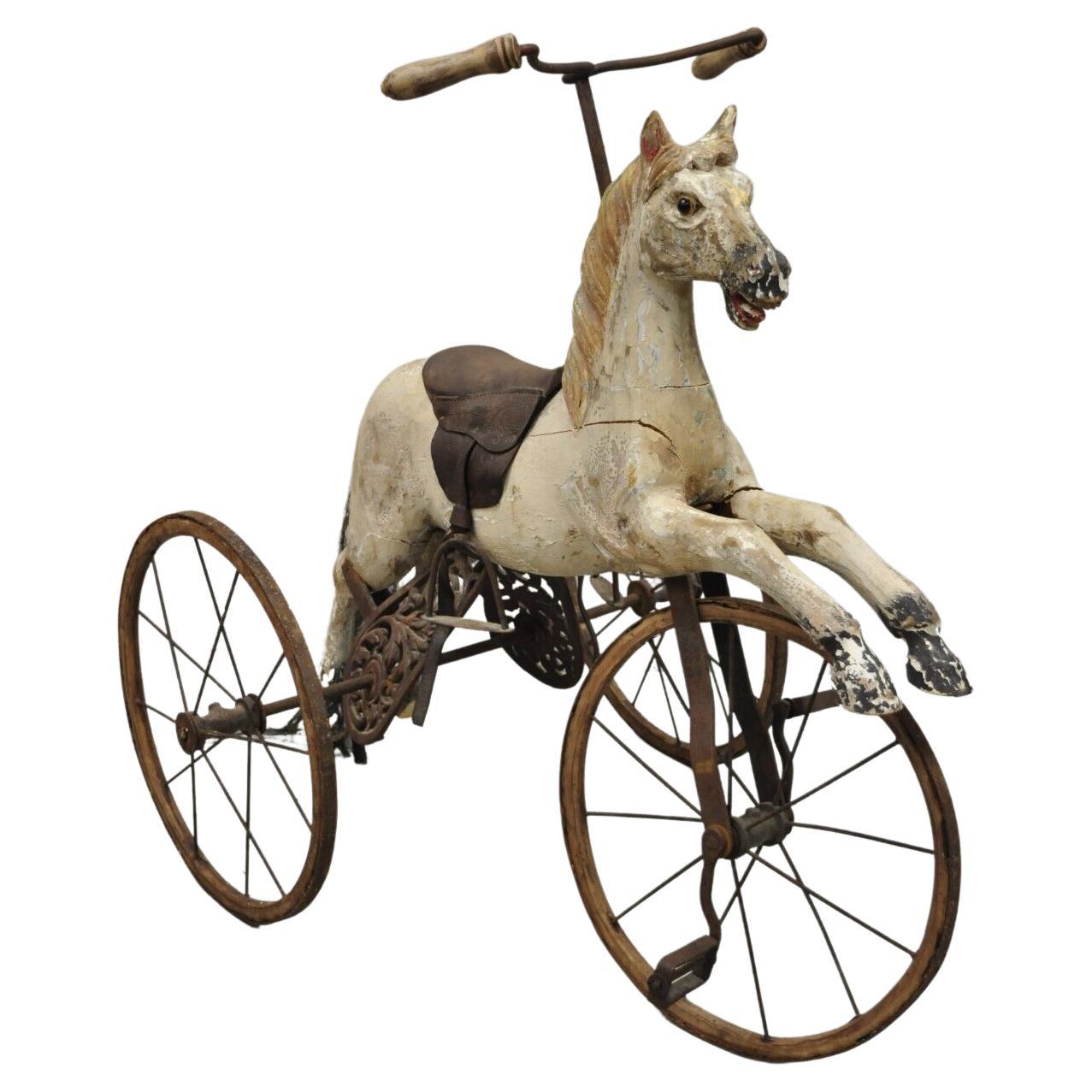 Bicyclette de sport vintage en bois sculpté avec cheval et cavalier en bois