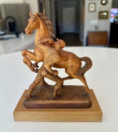Sculpture vintage en bois sculpté représentant un cheval et un jockey, réalisée par ANRI en Italie.
