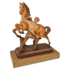 Sculpture vintage en bois sculpté représentant un cheval et un jockey, réalisée par ANRI en Italie.