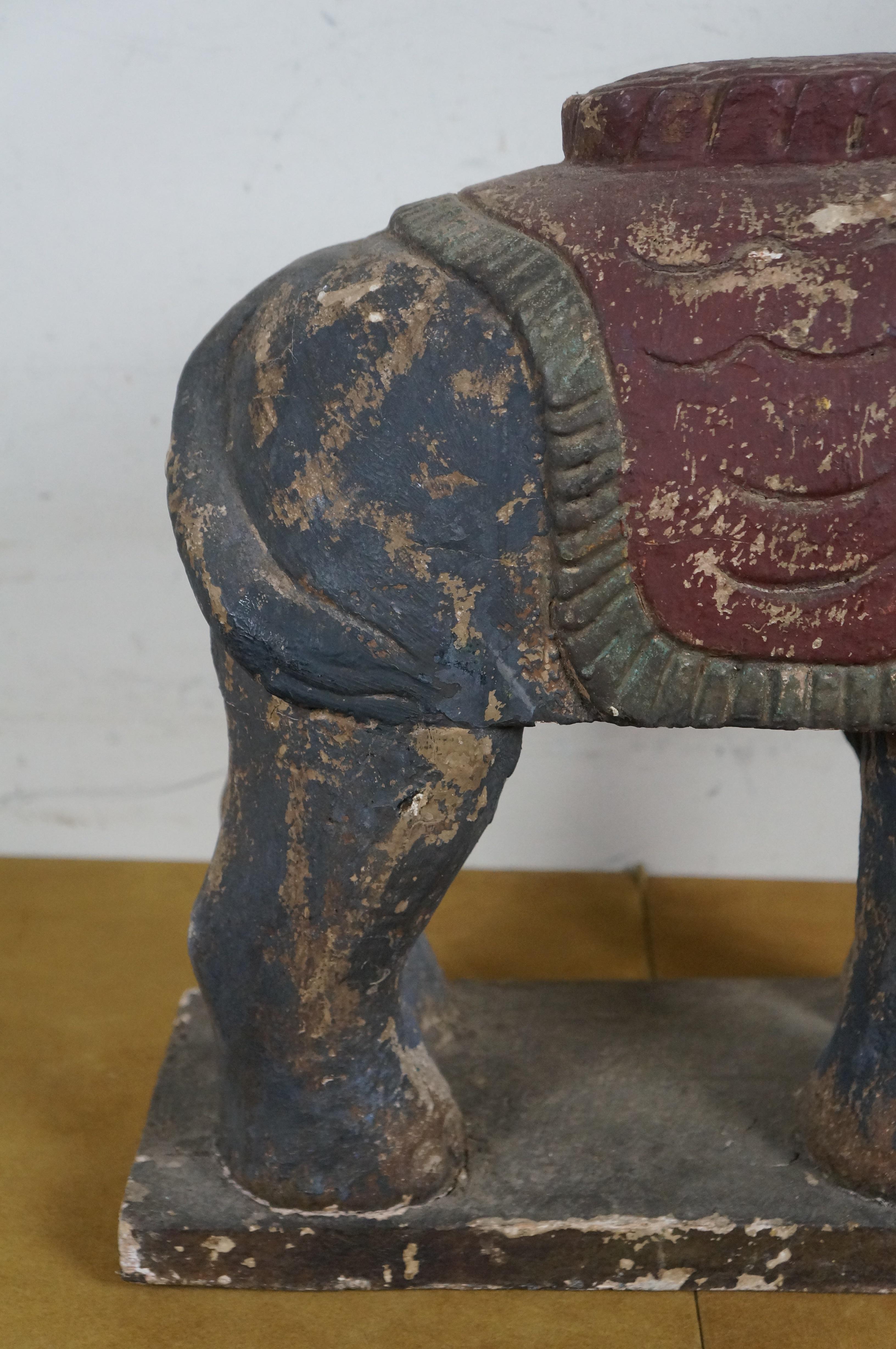 Scultura vintage in legno intagliato di elefante indiano con proboscide rialzata da 20 pollici in vendita 6