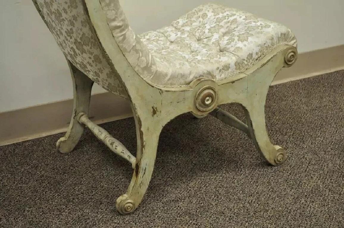Sconosciuto Sedia giapponese Obi Slipper in legno intagliato d'epoca con finitura dipinta a fuoco in vendita