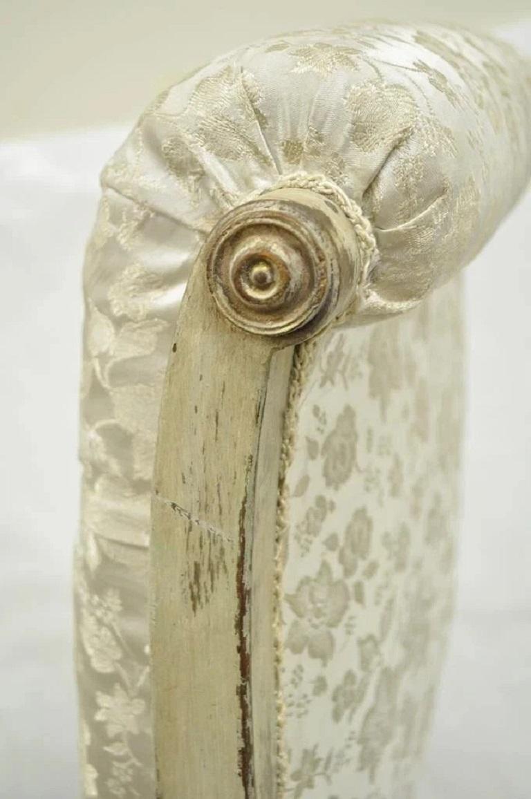 Sedia giapponese Obi Slipper in legno intagliato d'epoca con finitura dipinta a fuoco In condizioni buone in vendita a Philadelphia, PA