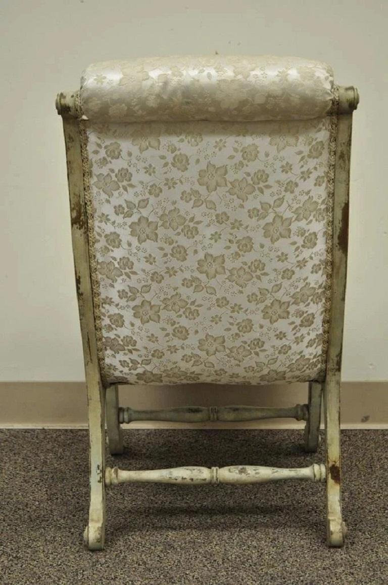 Sedia giapponese Obi Slipper in legno intagliato d'epoca con finitura dipinta a fuoco in vendita 1