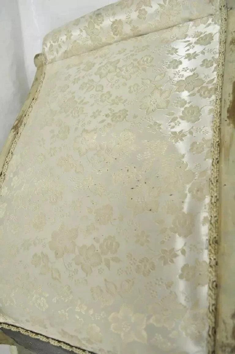 Sedia giapponese Obi Slipper in legno intagliato d'epoca con finitura dipinta a fuoco in vendita 2