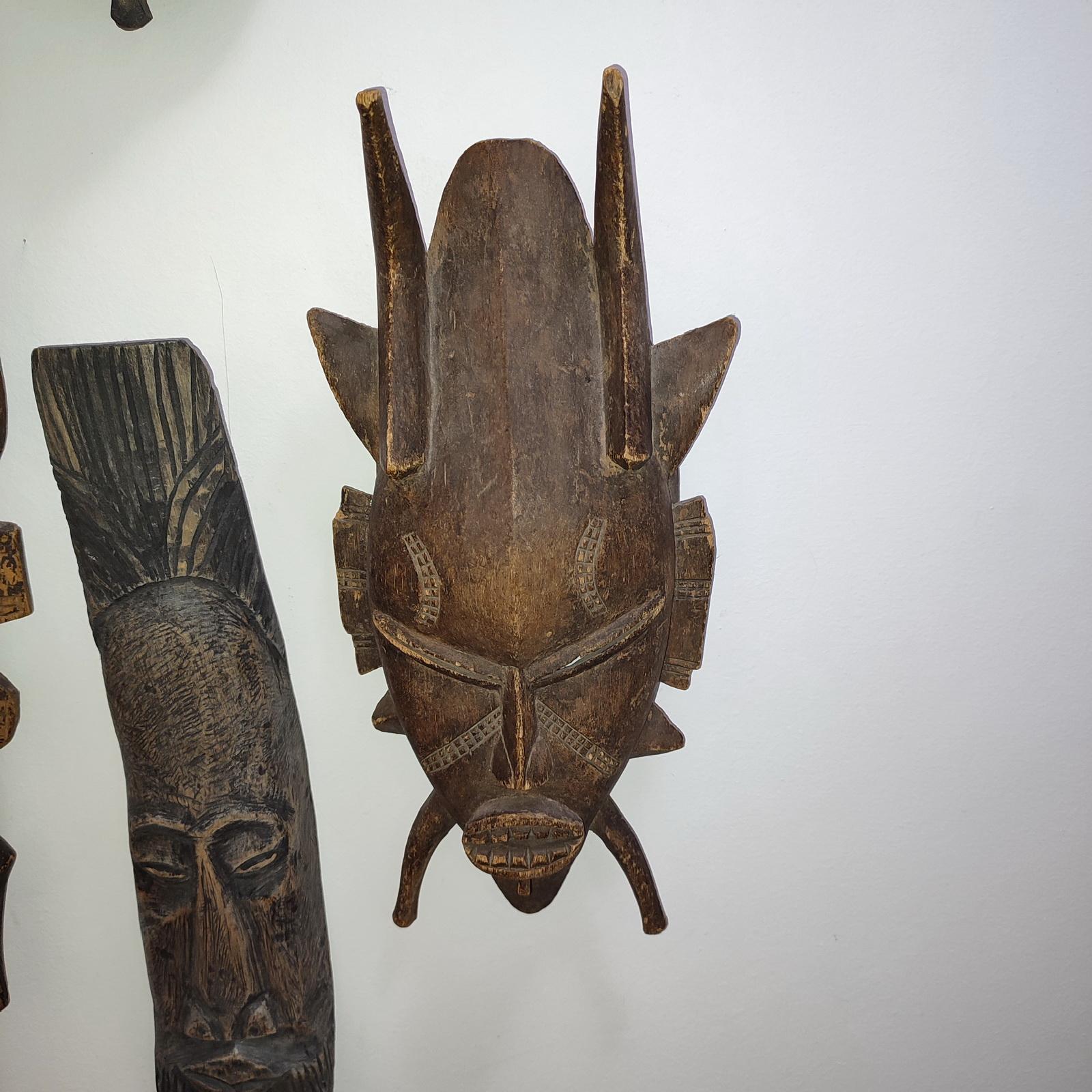 Vintage Carved Wood Mask, African Folk Art 20th Century In Good Condition For Sale In Bochum, NRW
