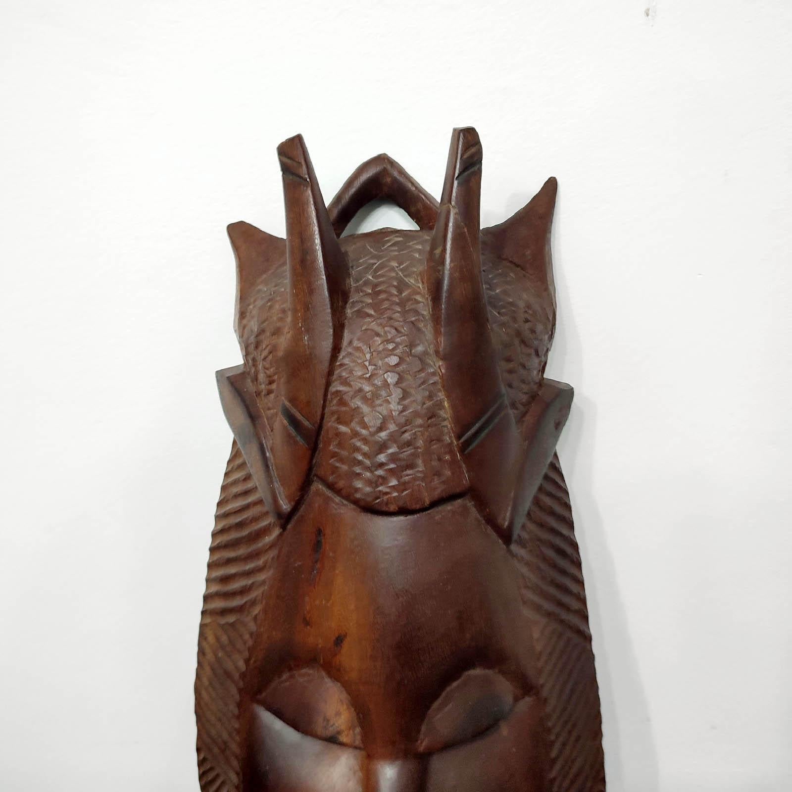 Vintage Carved Wood Mask, African Folk Art 20th Century In Good Condition For Sale In Bochum, NRW