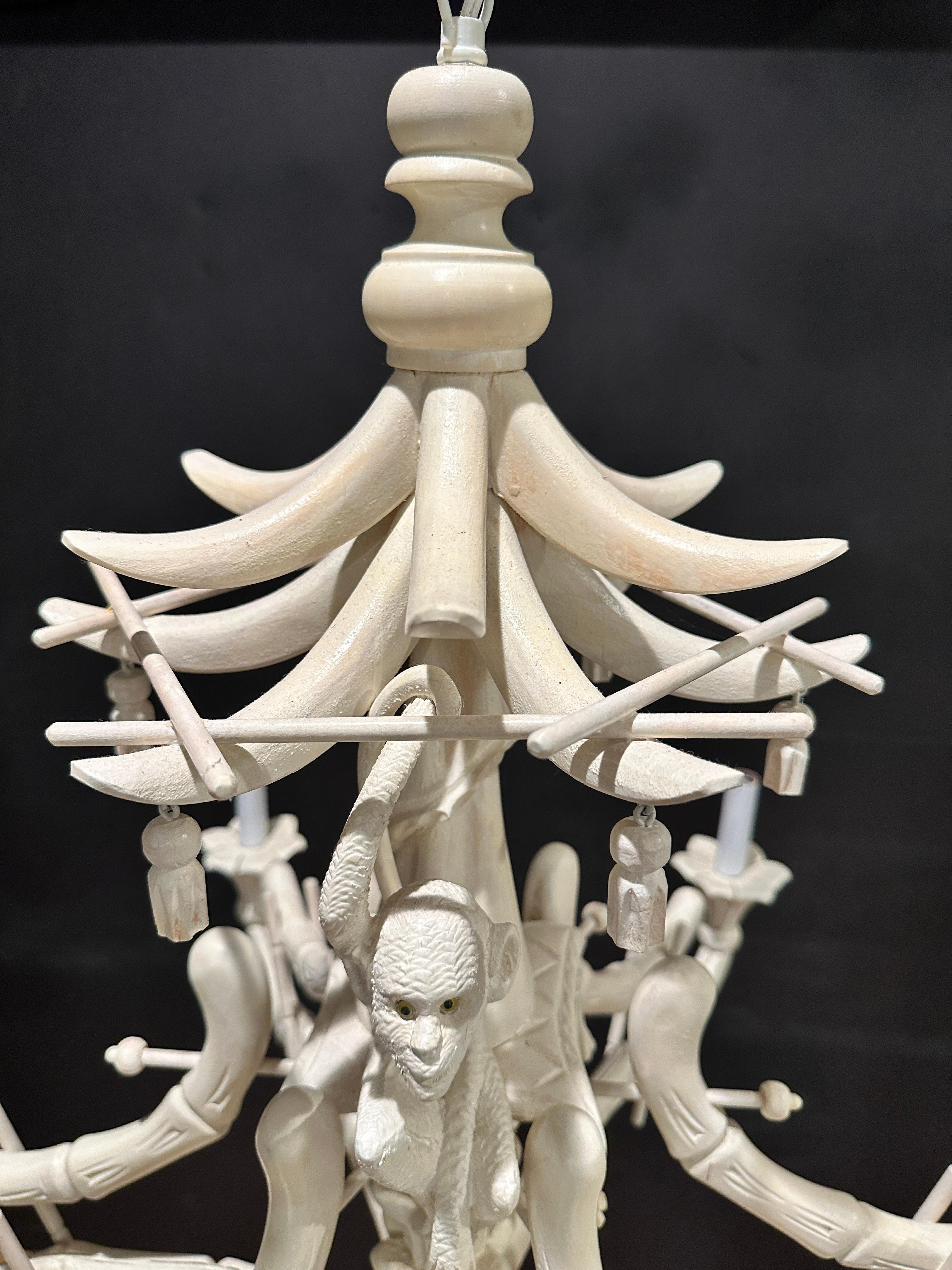 italien Lustre Pagode Singe Vintage en Wood Wood sculpté
