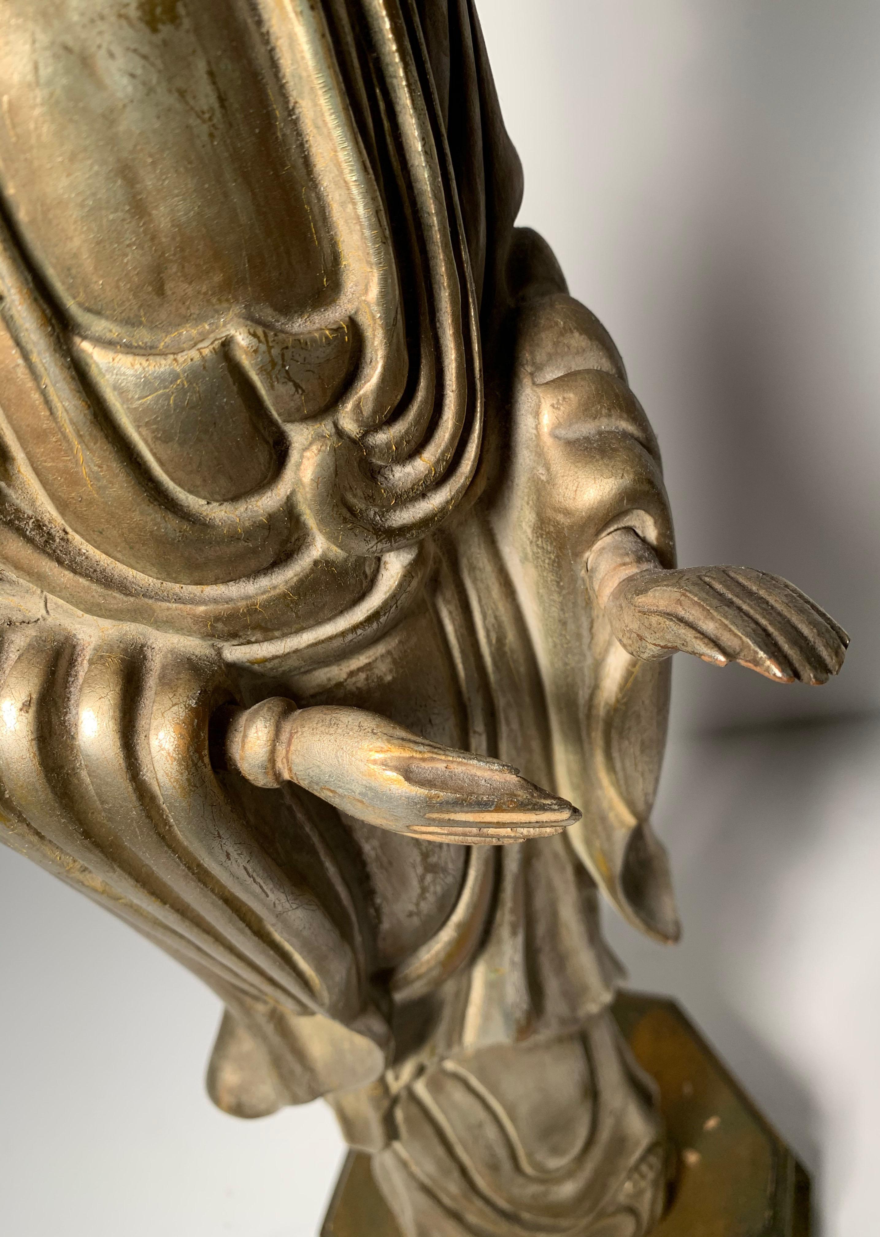 Lampe de table vintage orientale Quan Yin avec finition argentée à la manière de James Mont en vente 5