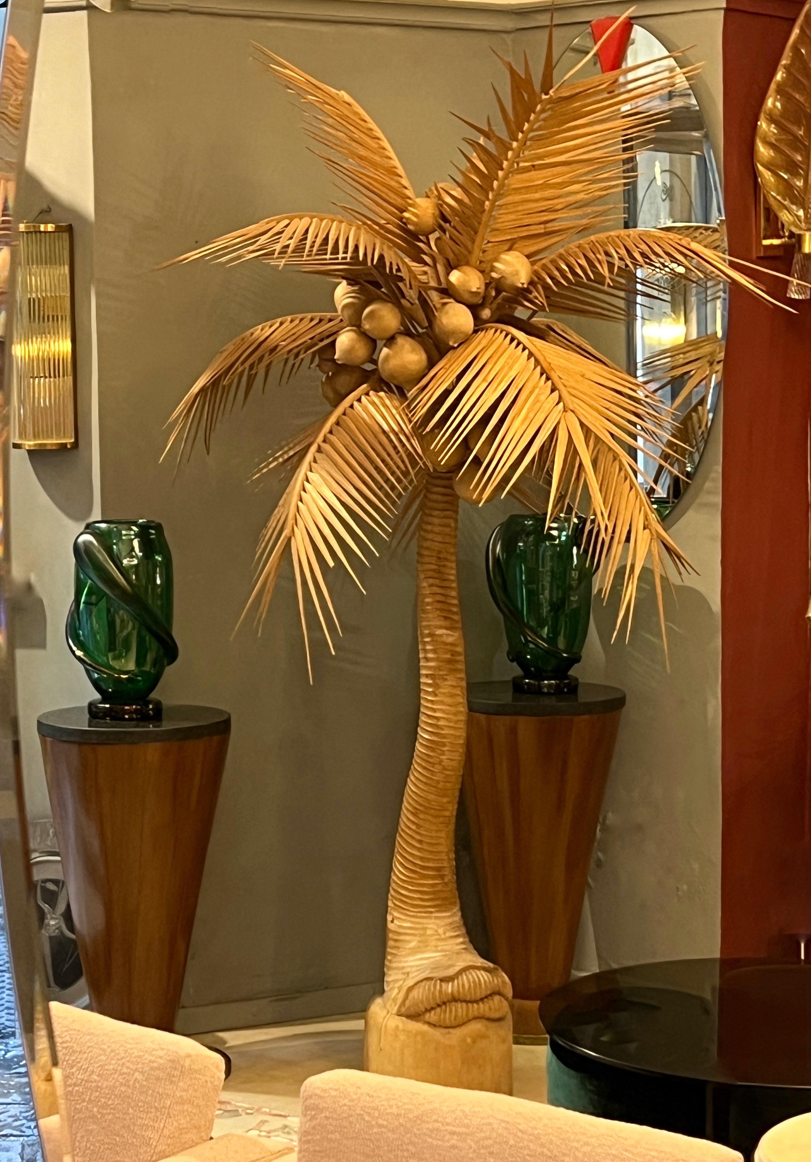 Escultura vintage de palmera de madera tallada 1980 Renacimiento colonial en venta