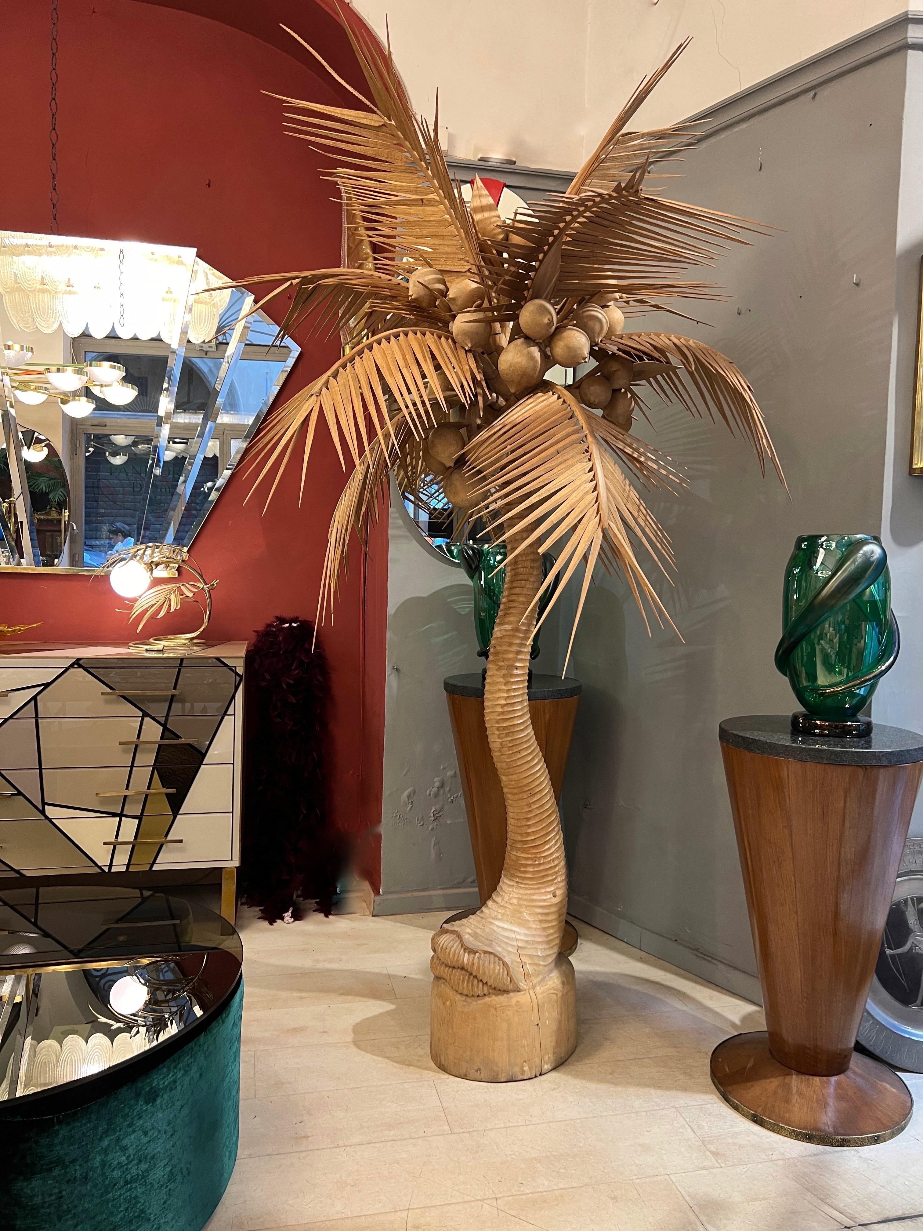 Escultura vintage de palmera de madera tallada 1980 finales del siglo XX en venta