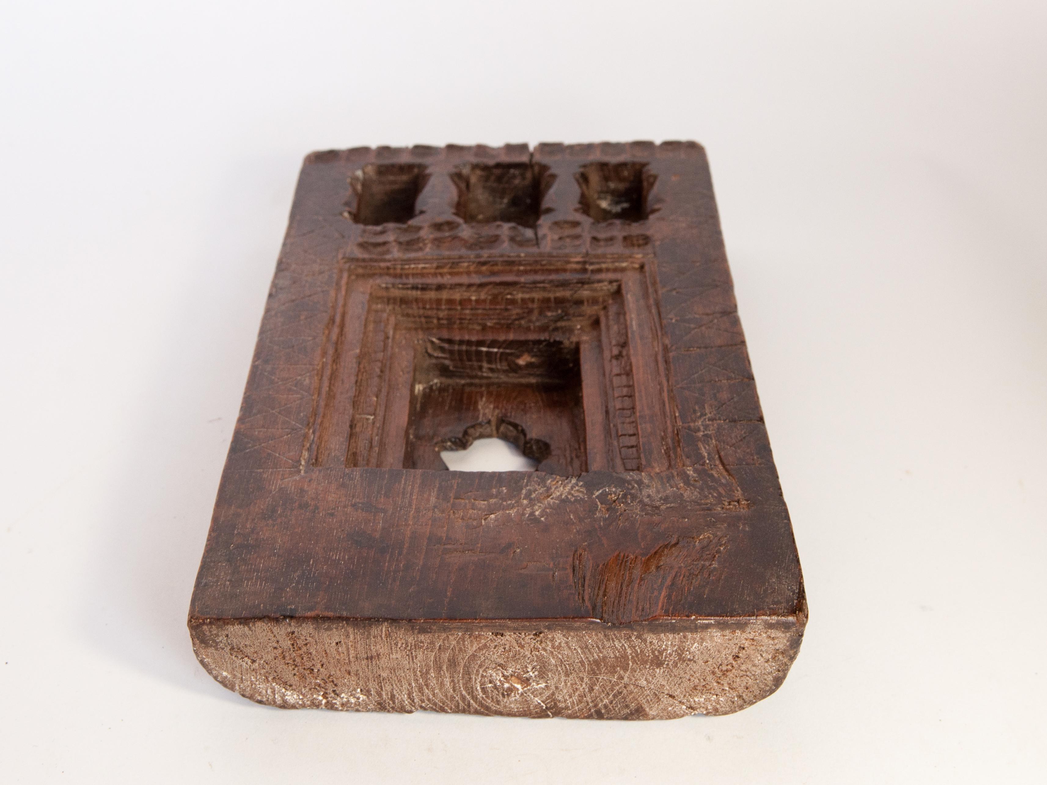 Vintage Carved Wood Picture Frame, Mid-20th Century, India In Fair Condition In Point Richmond, CA