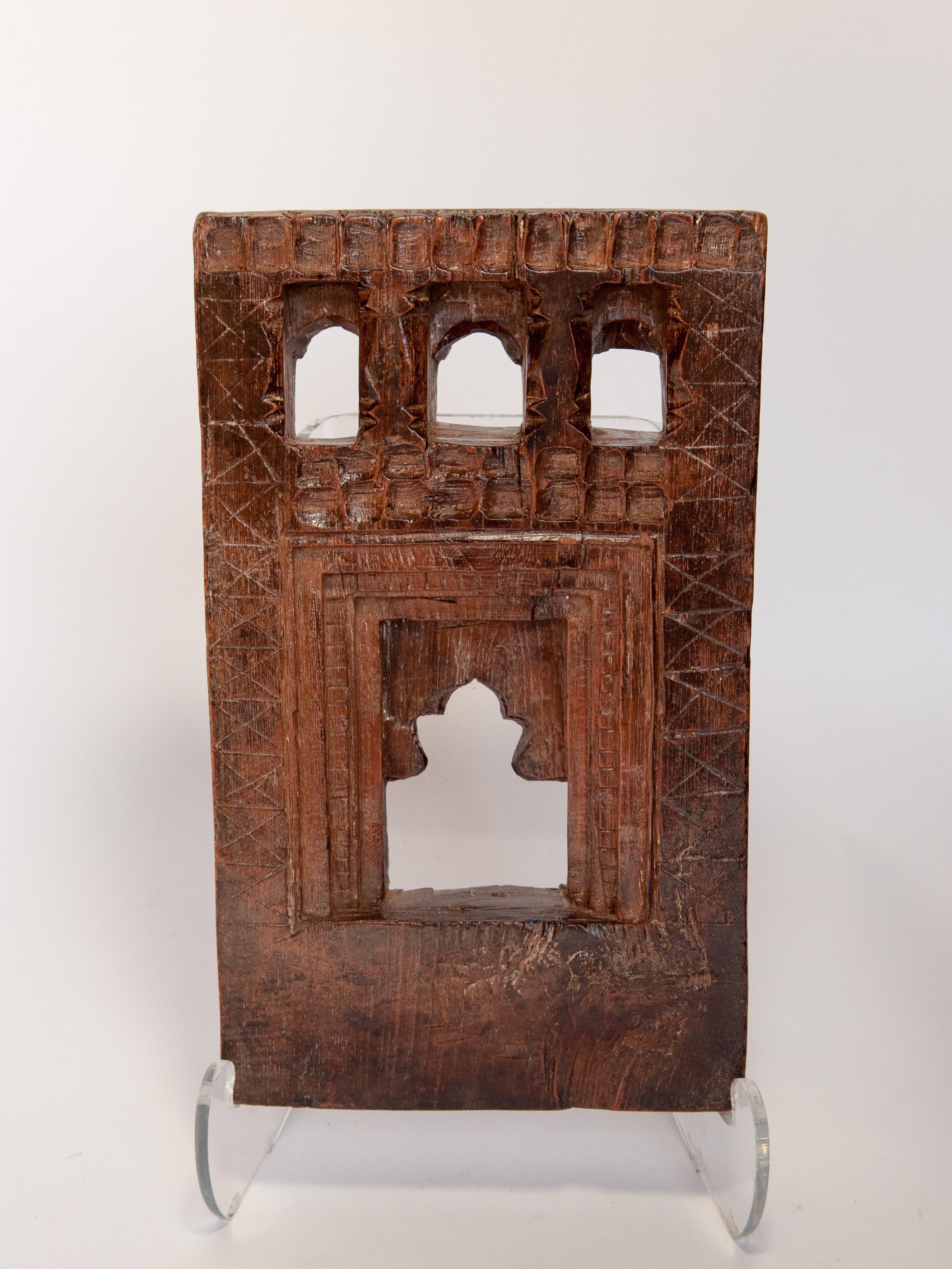 Vintage Carved Wood Picture Frame, Mid-20th Century, India 1