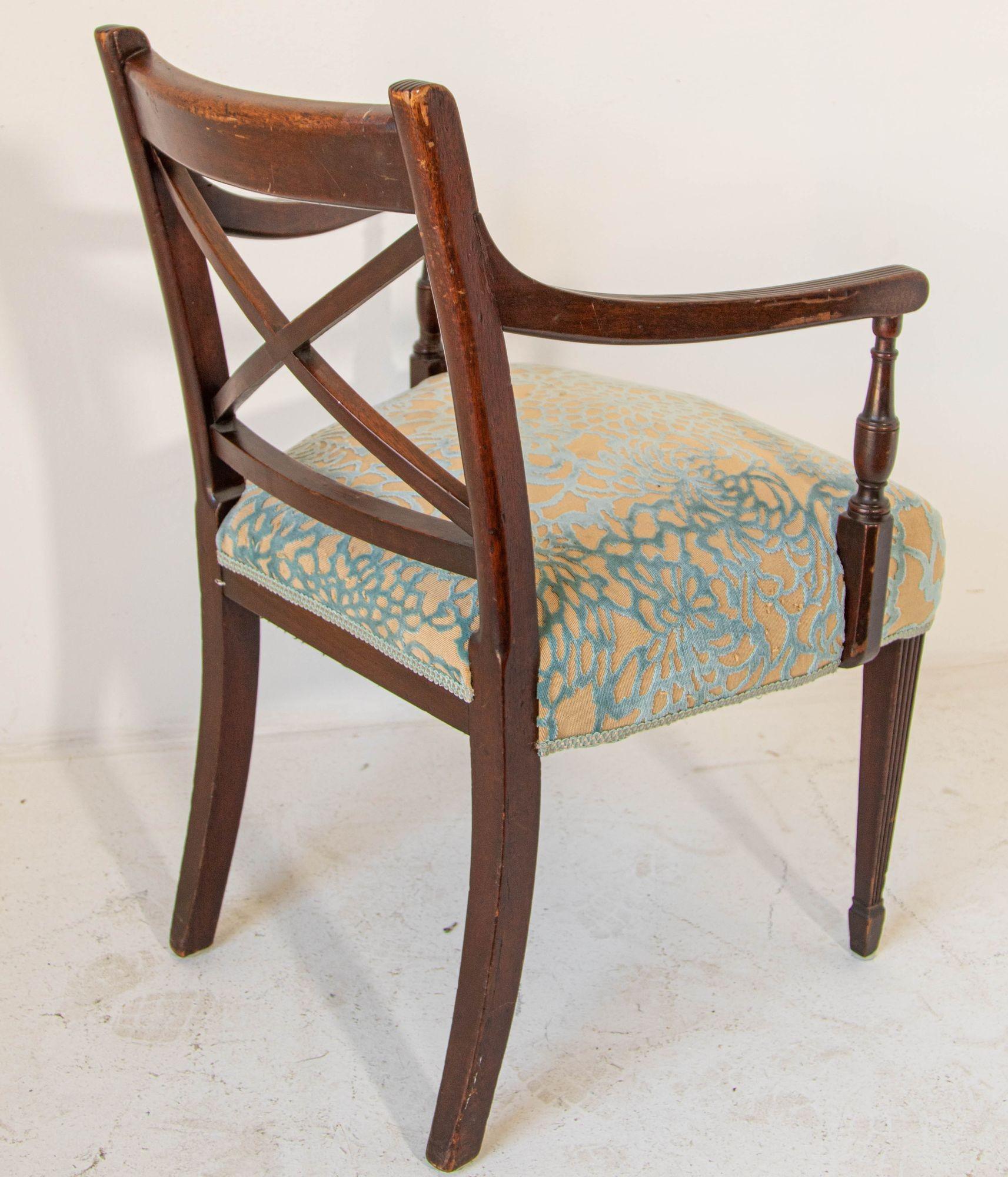 Vintage Carved Wood Side Chair Hollywood Regency English Style In Fair Condition For Sale In North Hollywood, CA