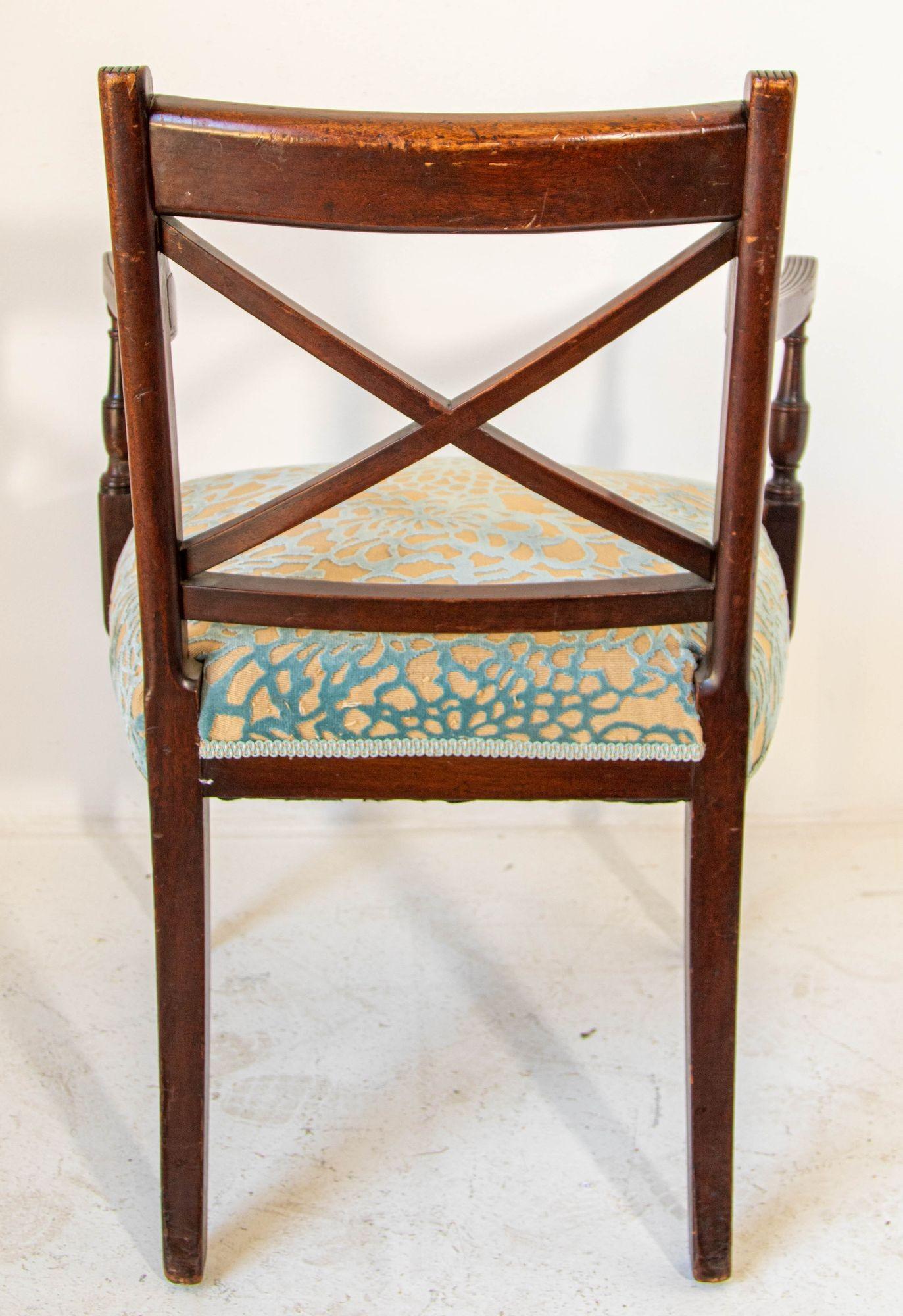 20th Century Vintage Carved Wood Side Chair Hollywood Regency English Style For Sale